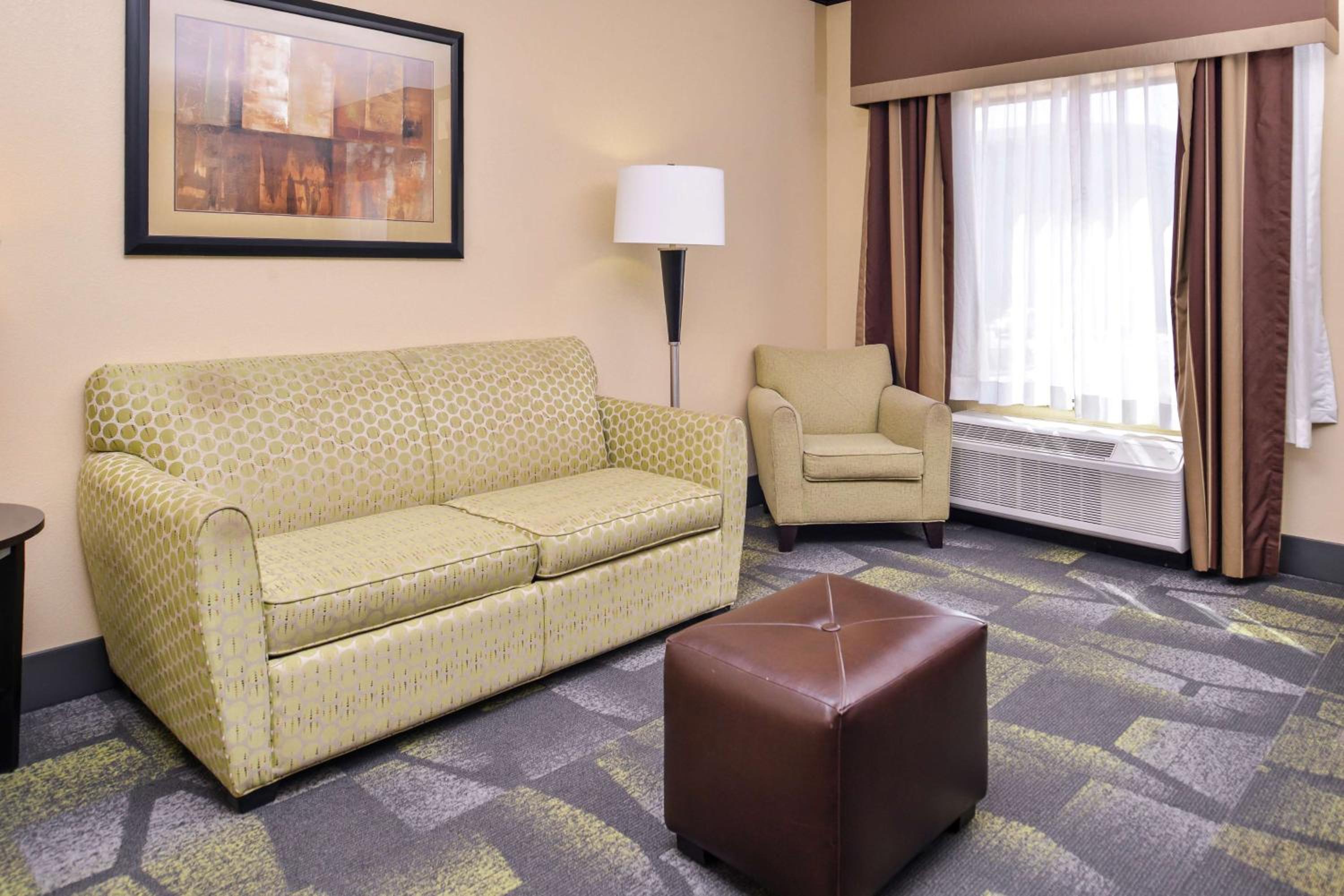 Queen Studio Suite with Two Queen Beds - Non-Smoking - Photo 2