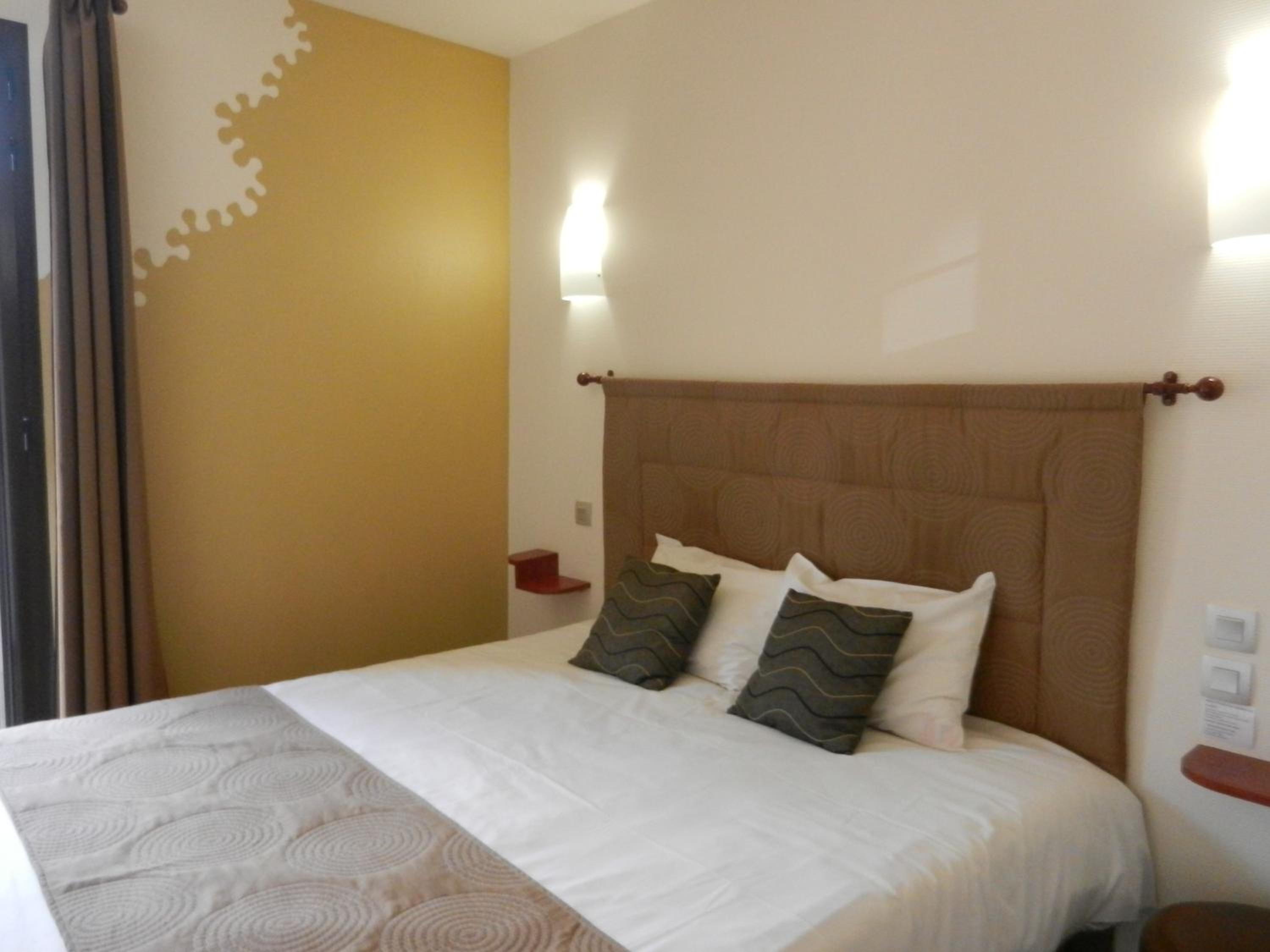 Standard Double Room - Photo 8