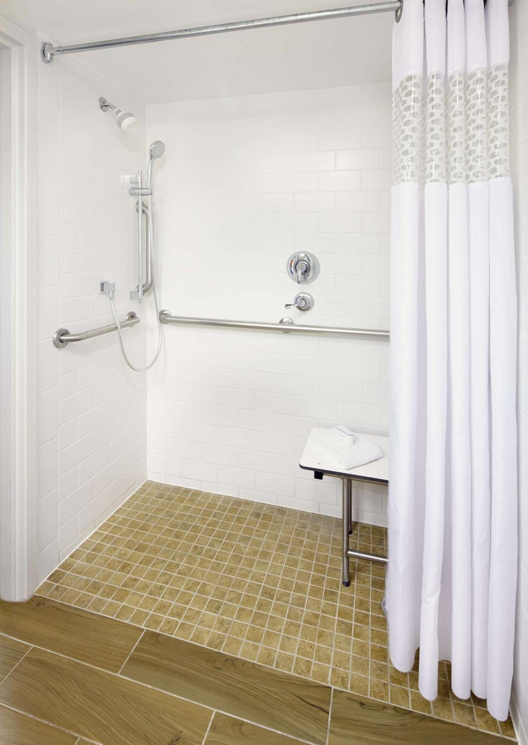 King Room with Roll-In Shower - Mobility Access/Non-Smoking