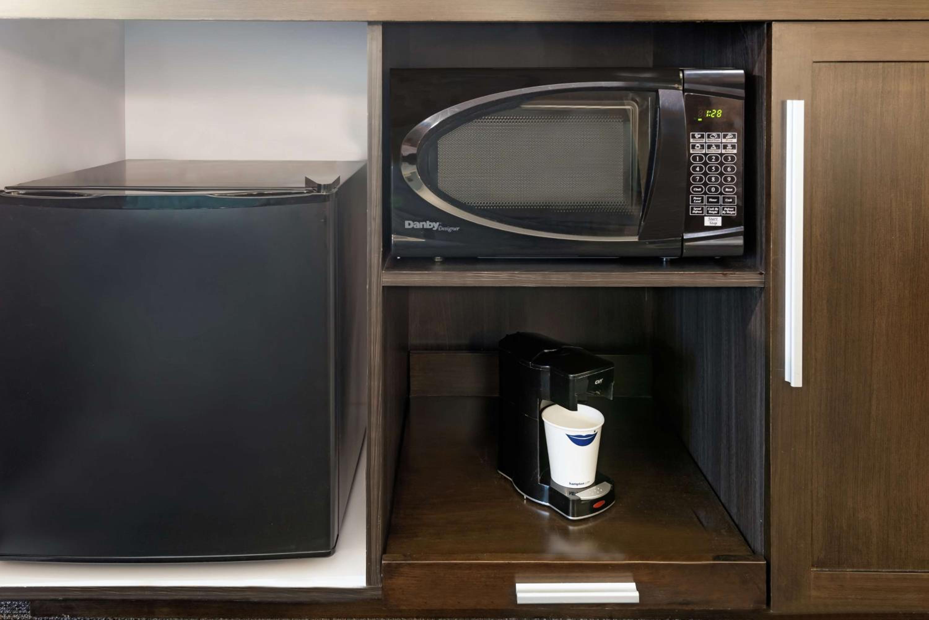 King Room with Roll-In Shower - Mobility Access/Non-Smoking