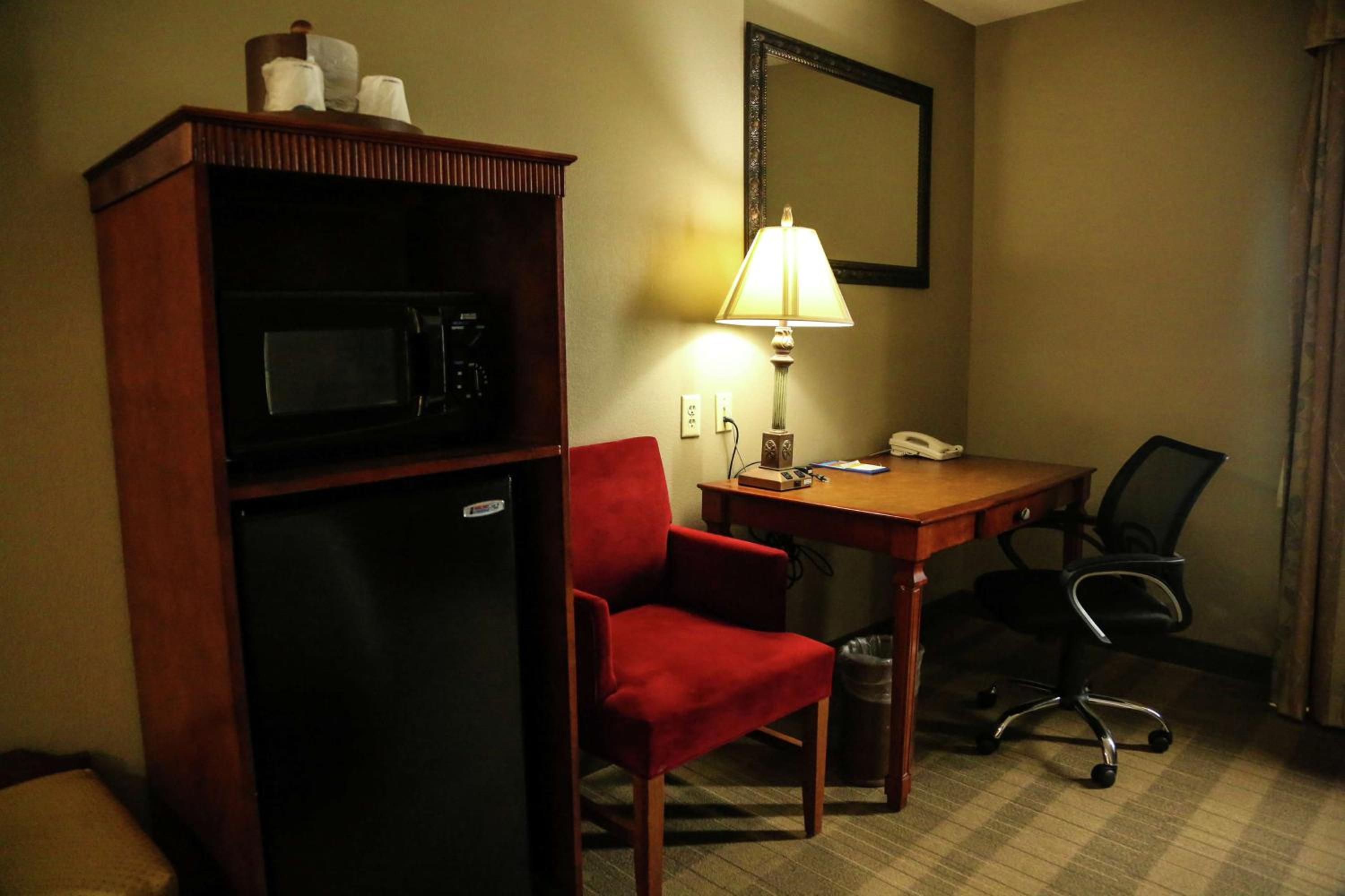 King Room - Non-Smoking - Photo 1