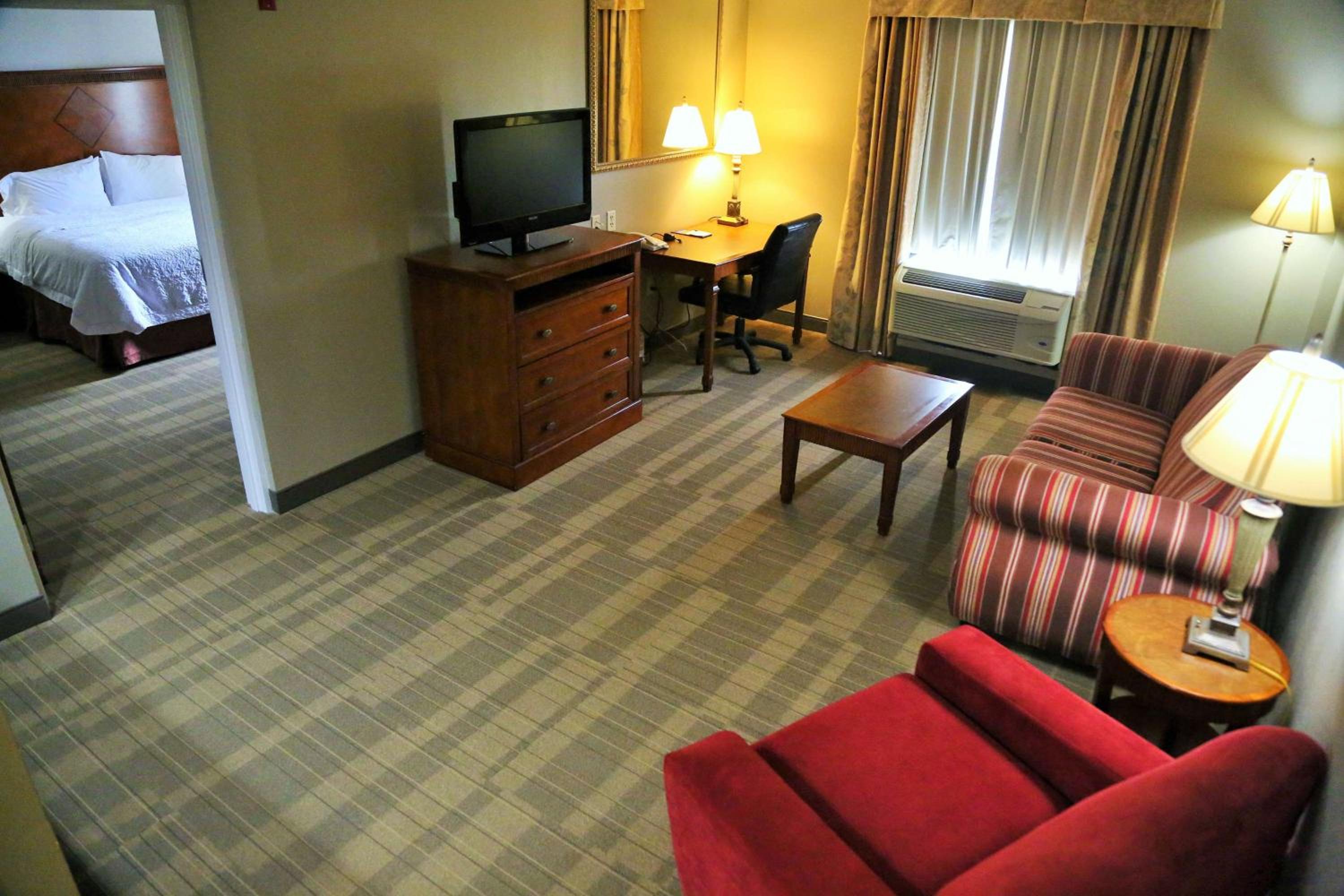 One-Bedroom King Suite with Whirlpool - Non-Smoking  - Photo 2