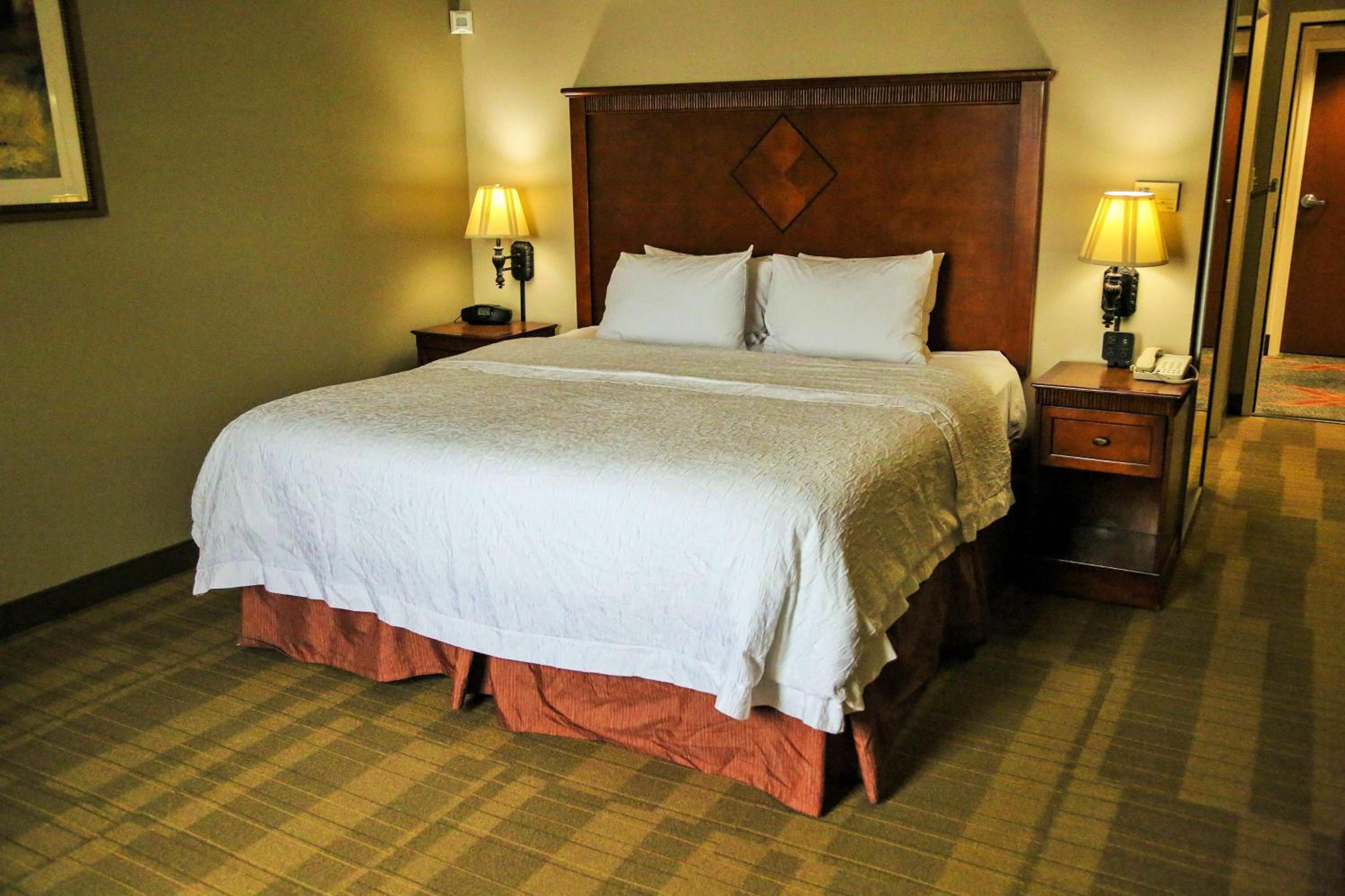 King Room - Non-Smoking - Photo 2