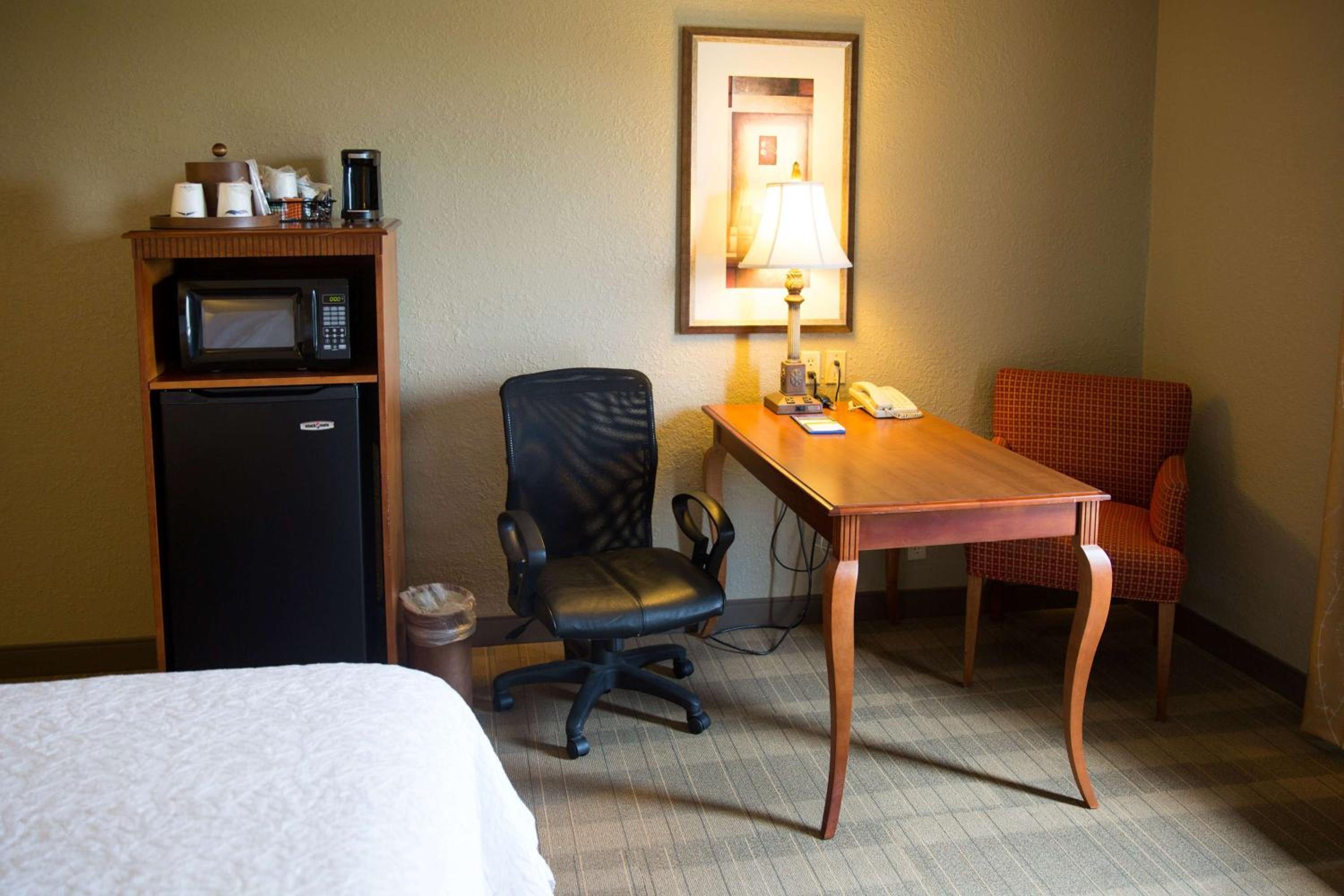 King Room with Accessible Tub - Mobility and Hearing Access/Non-Smoking - Photo 1