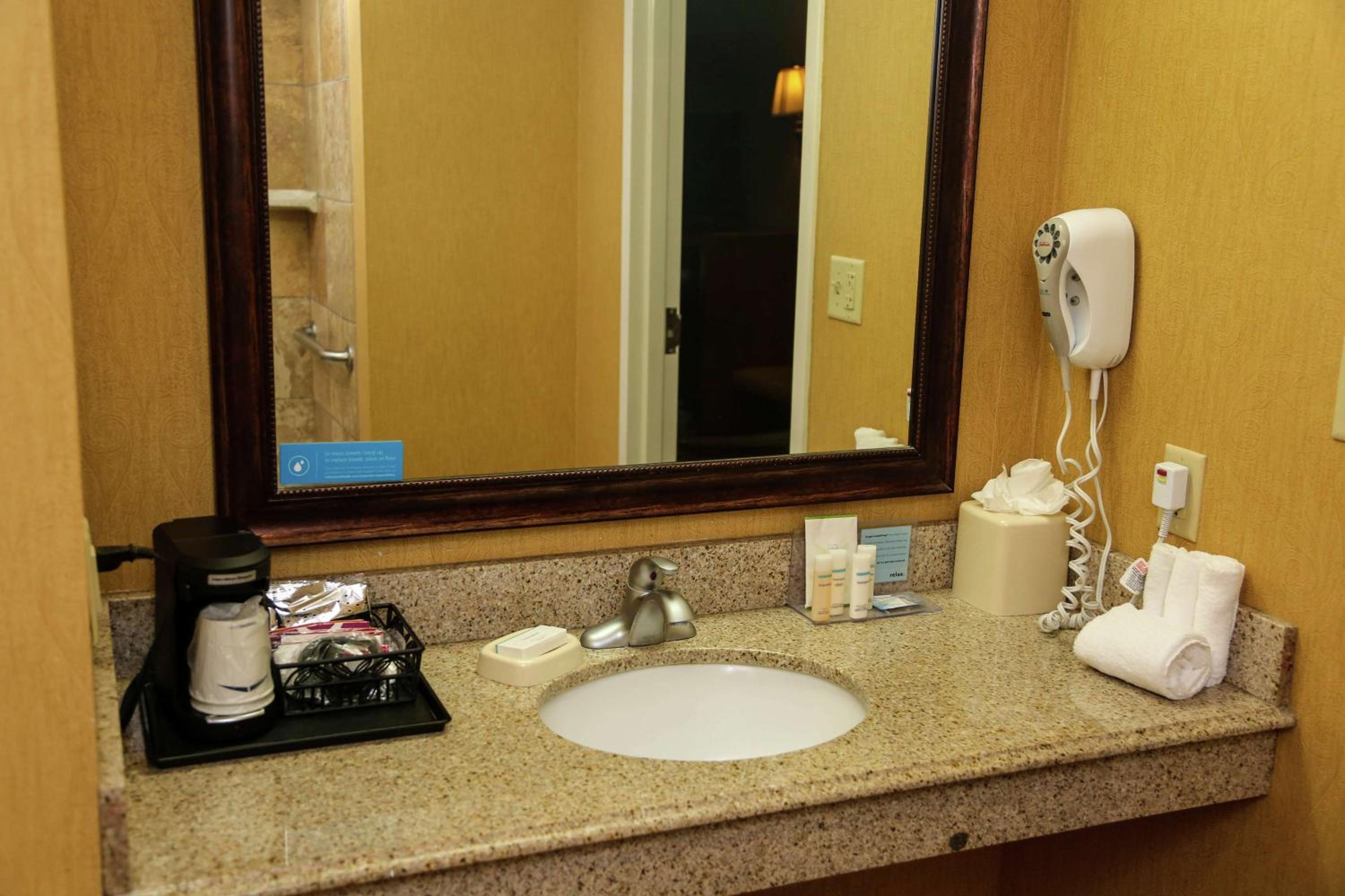 Queen Room with Two Queen Beds - Mobility and Hearing Access/Non-Smoking - Photo 2