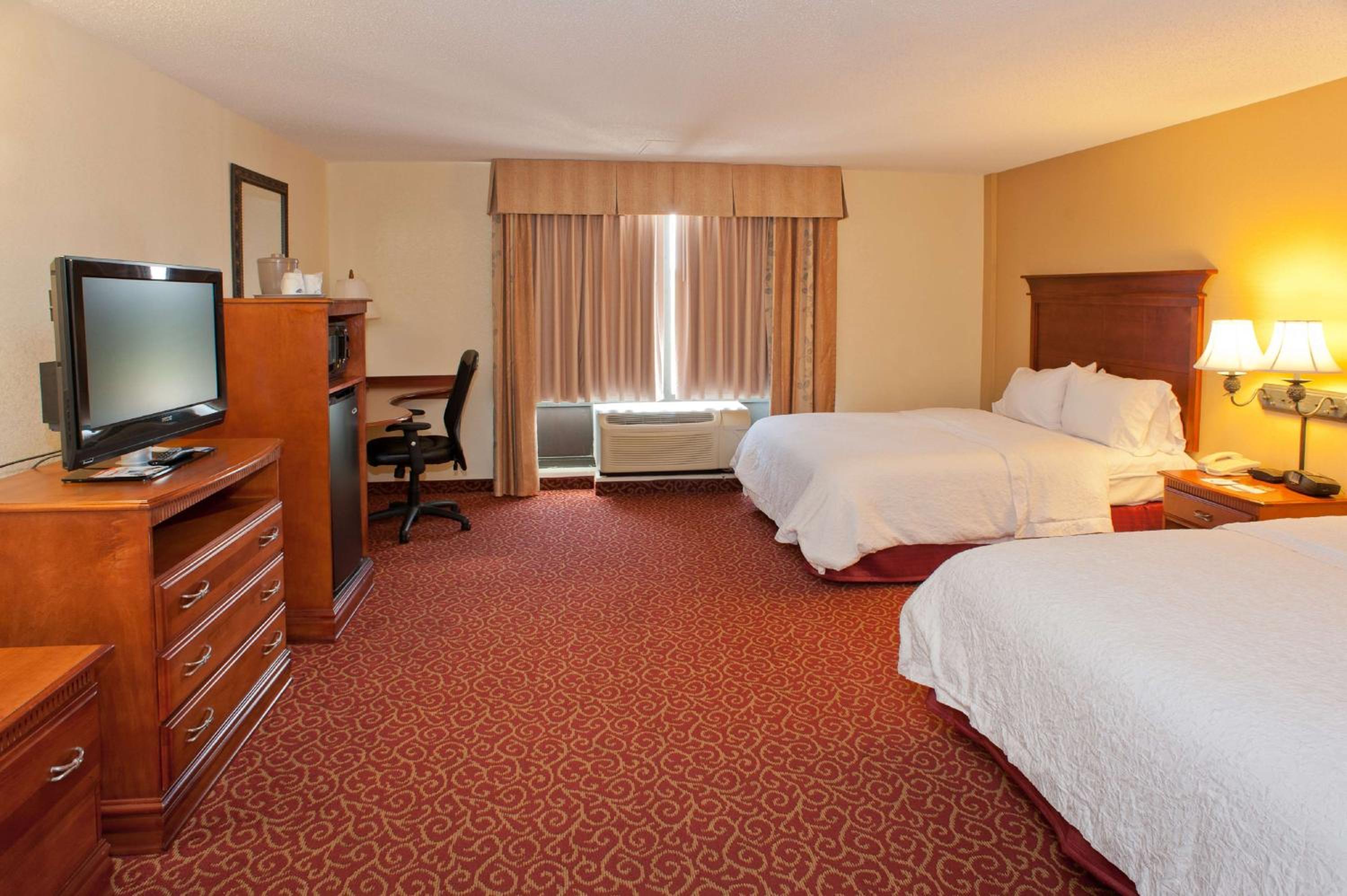 Queen Room with Two Queen Beds - Mobility and Hearing Access/Non-Smoking - Photo 4