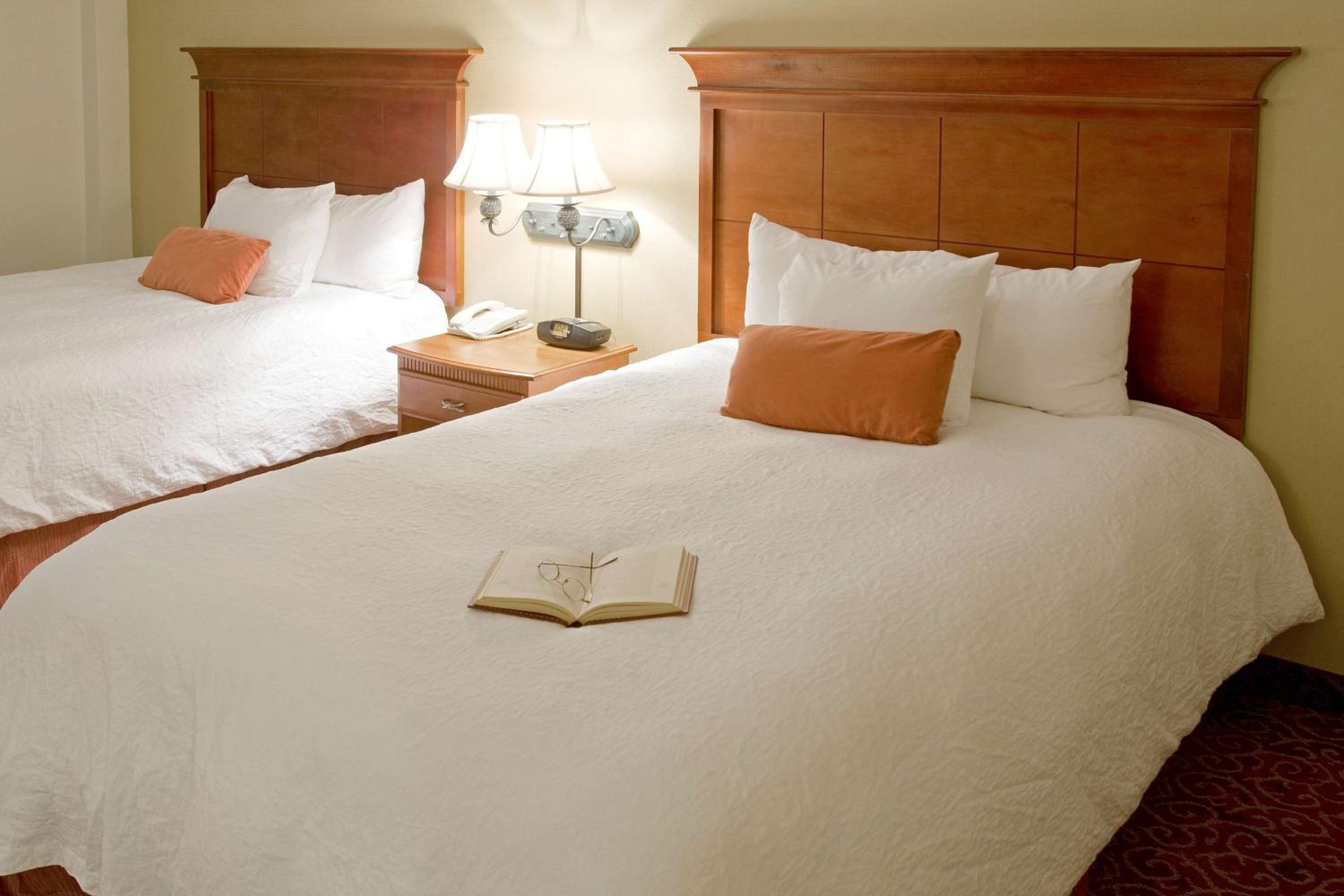 Room with Two Queen Beds - Non-Smoking - Photo 6