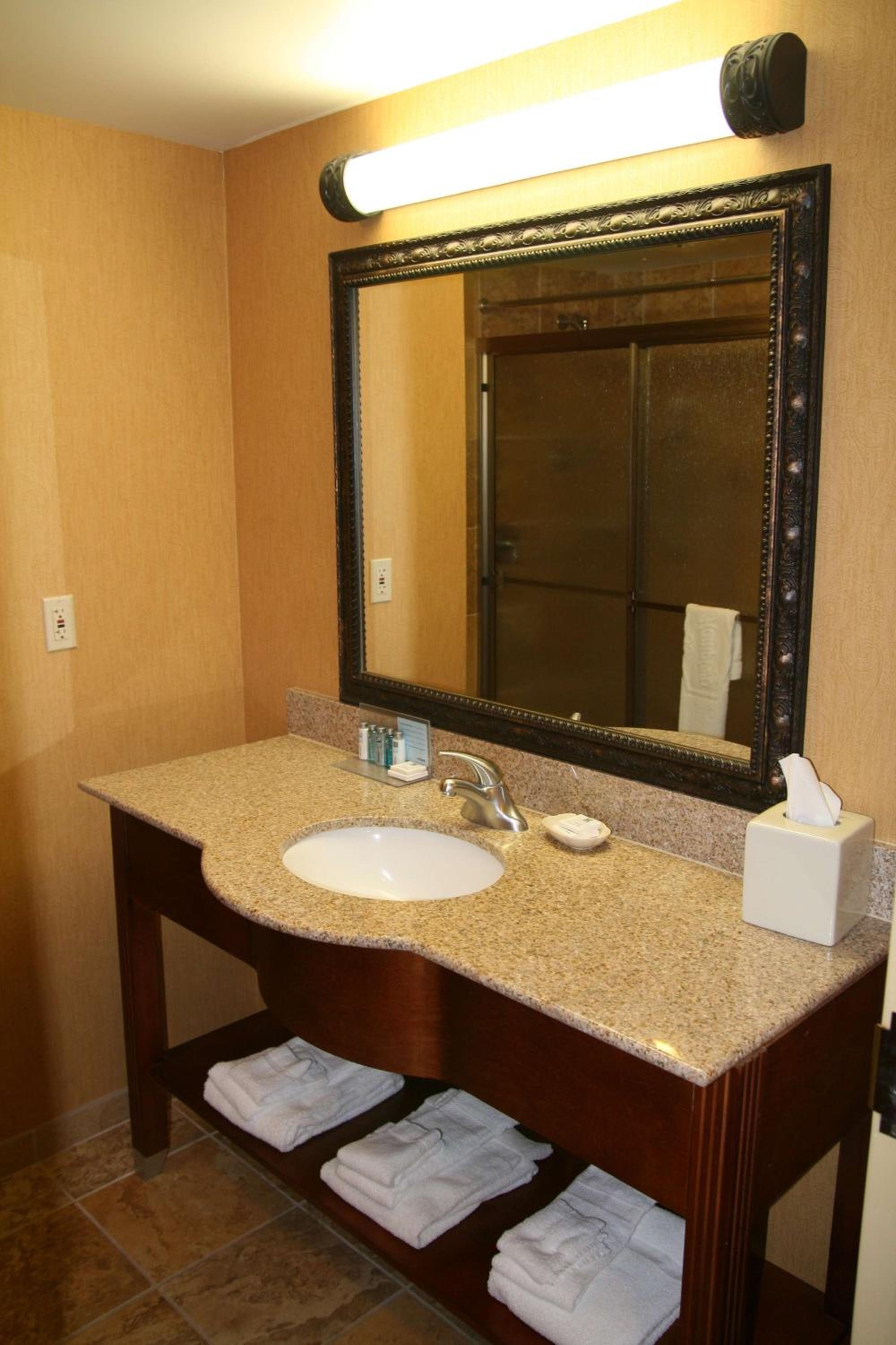 King Room - Non-Smoking - Photo 5
