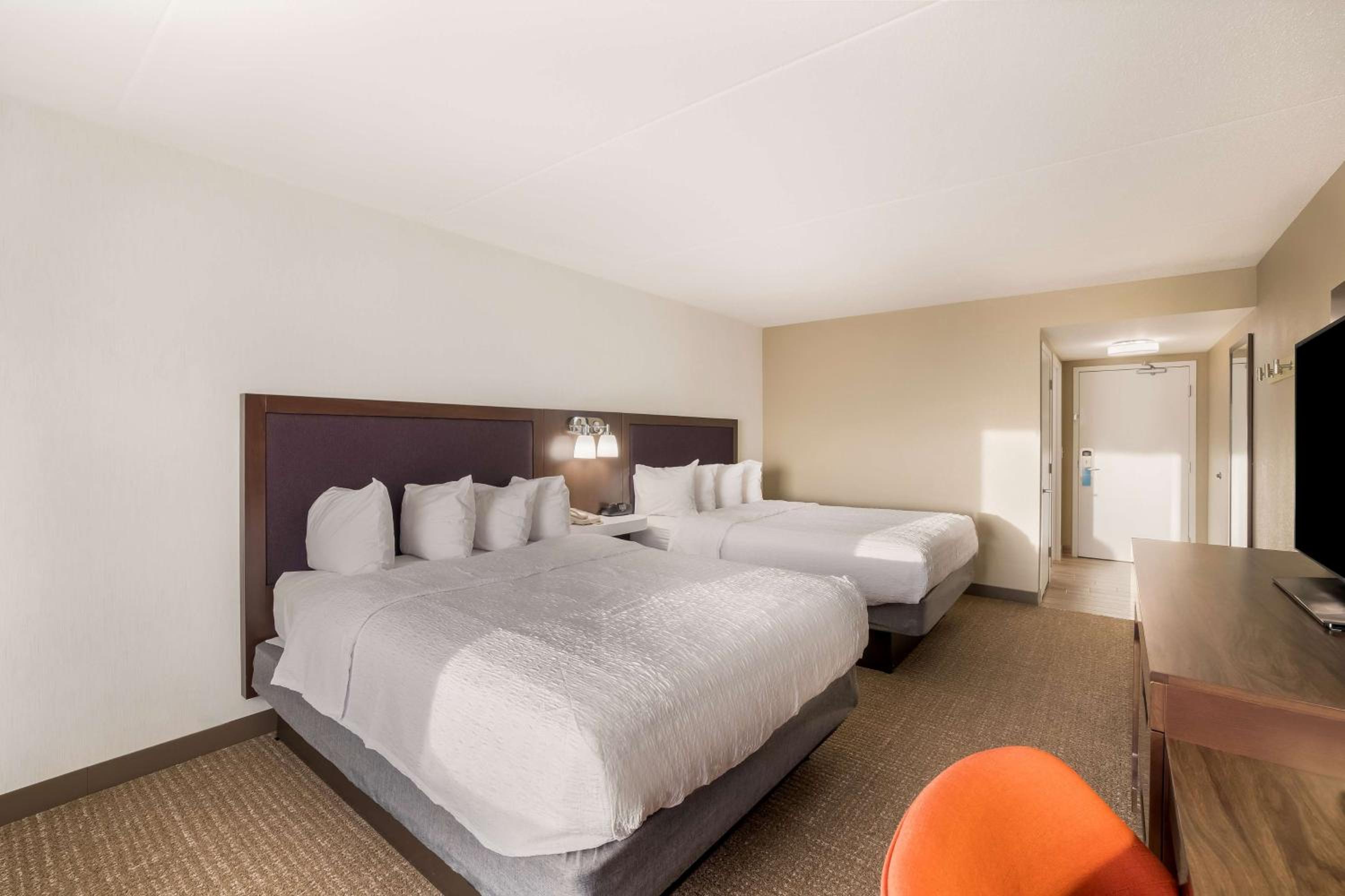 Room with Two Queen Beds - Non-Smoking - Photo 2