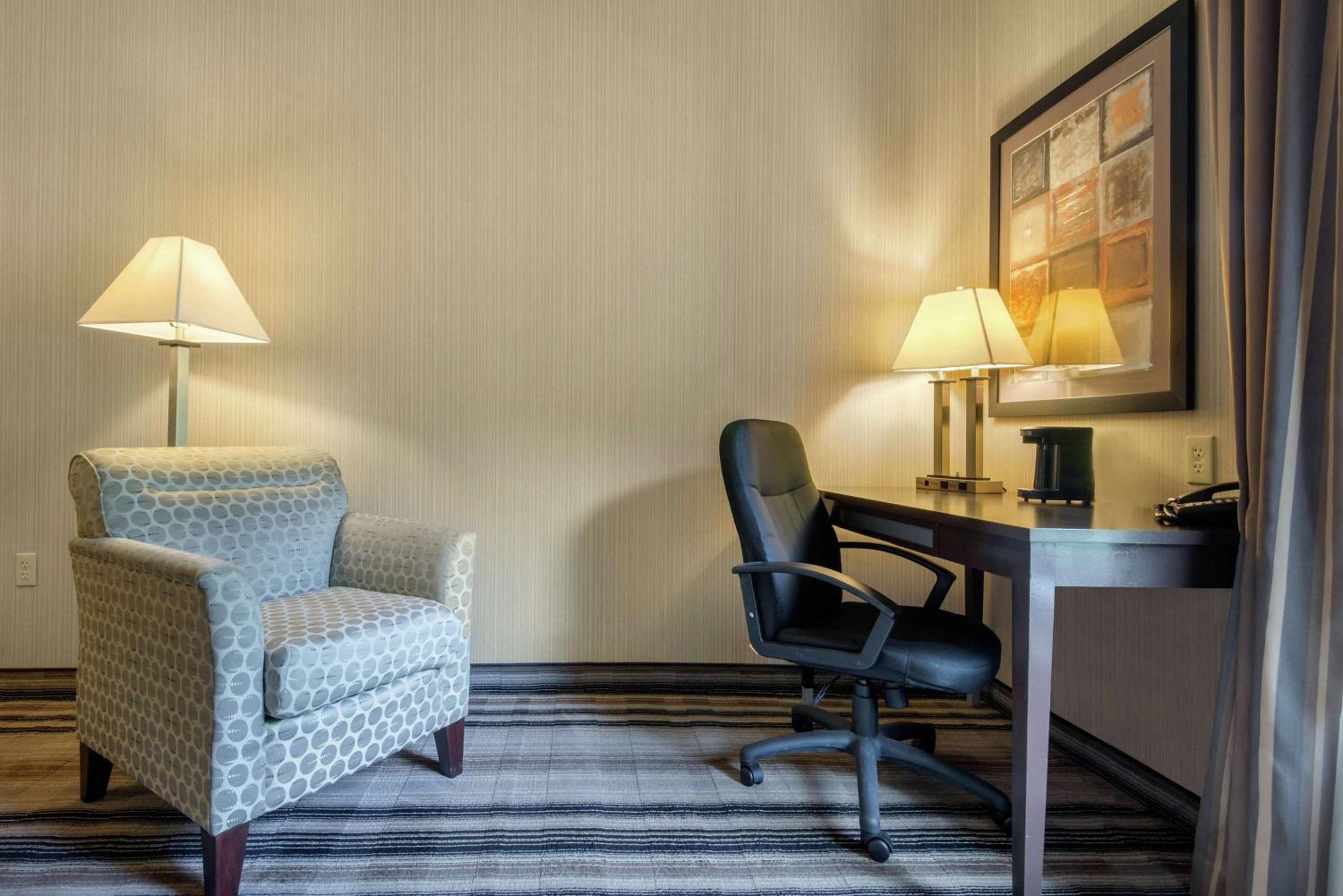 King Room - Non-Smoking - Photo 1