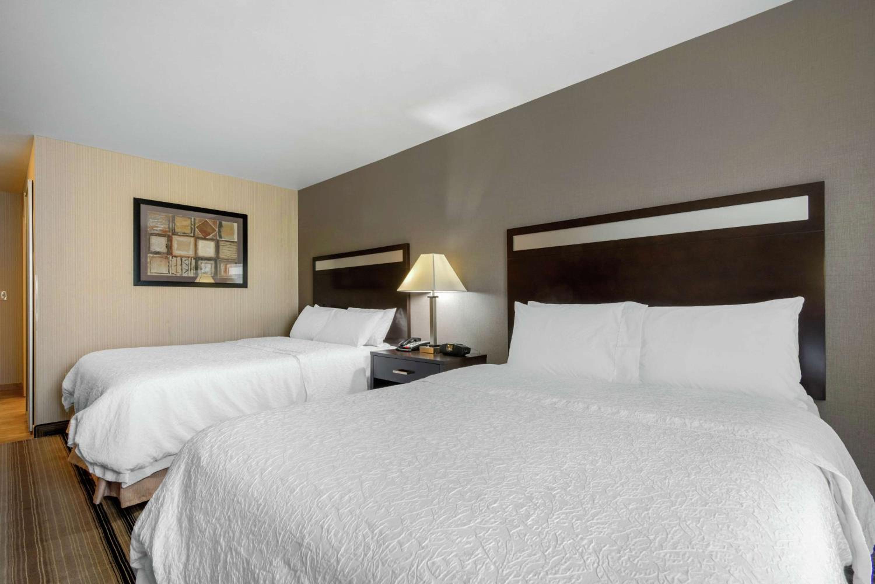 Room with Two Queen Beds - Non-Smoking - Photo 5