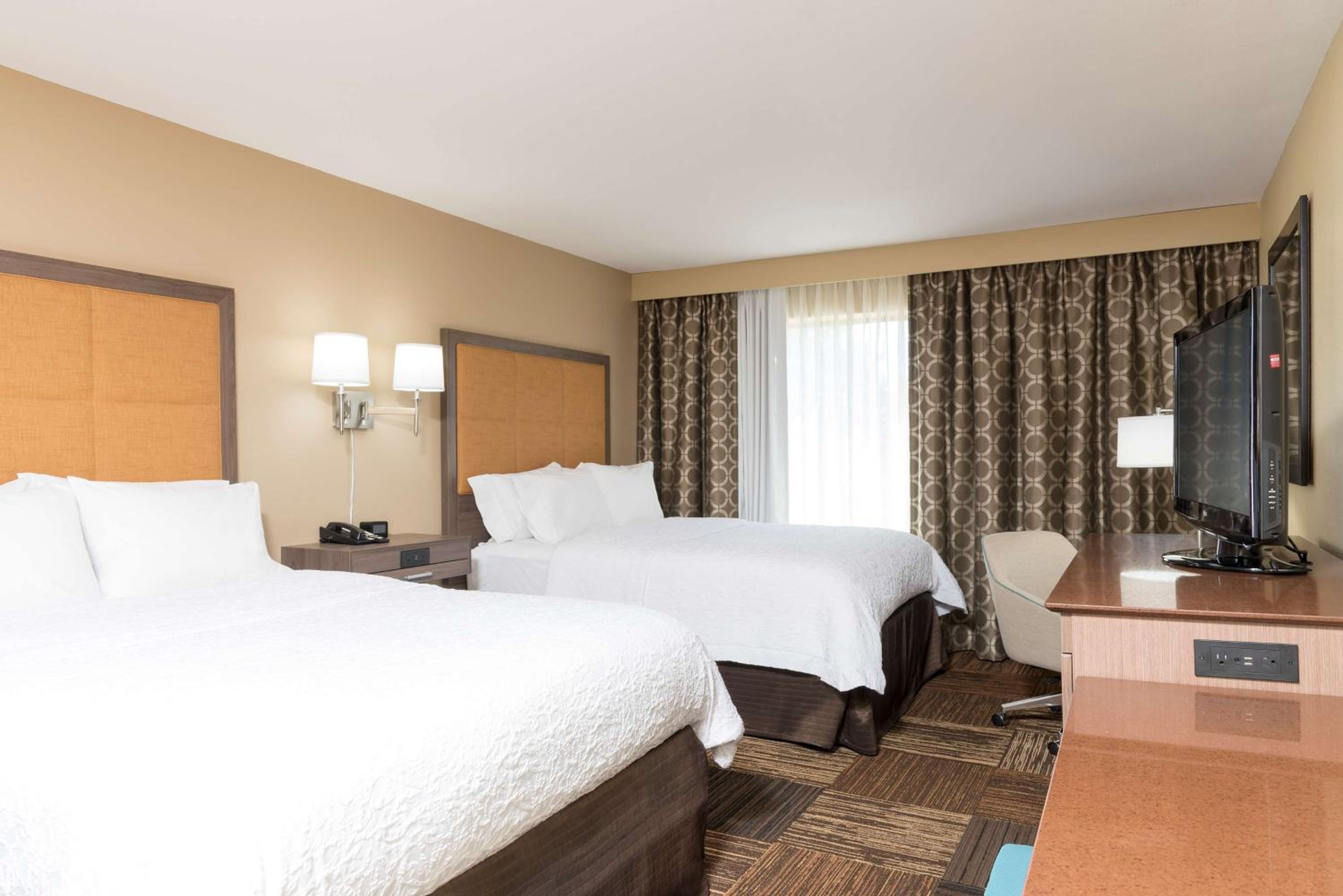 Room with Two Queen Beds - Non-Smoking - Photo 2