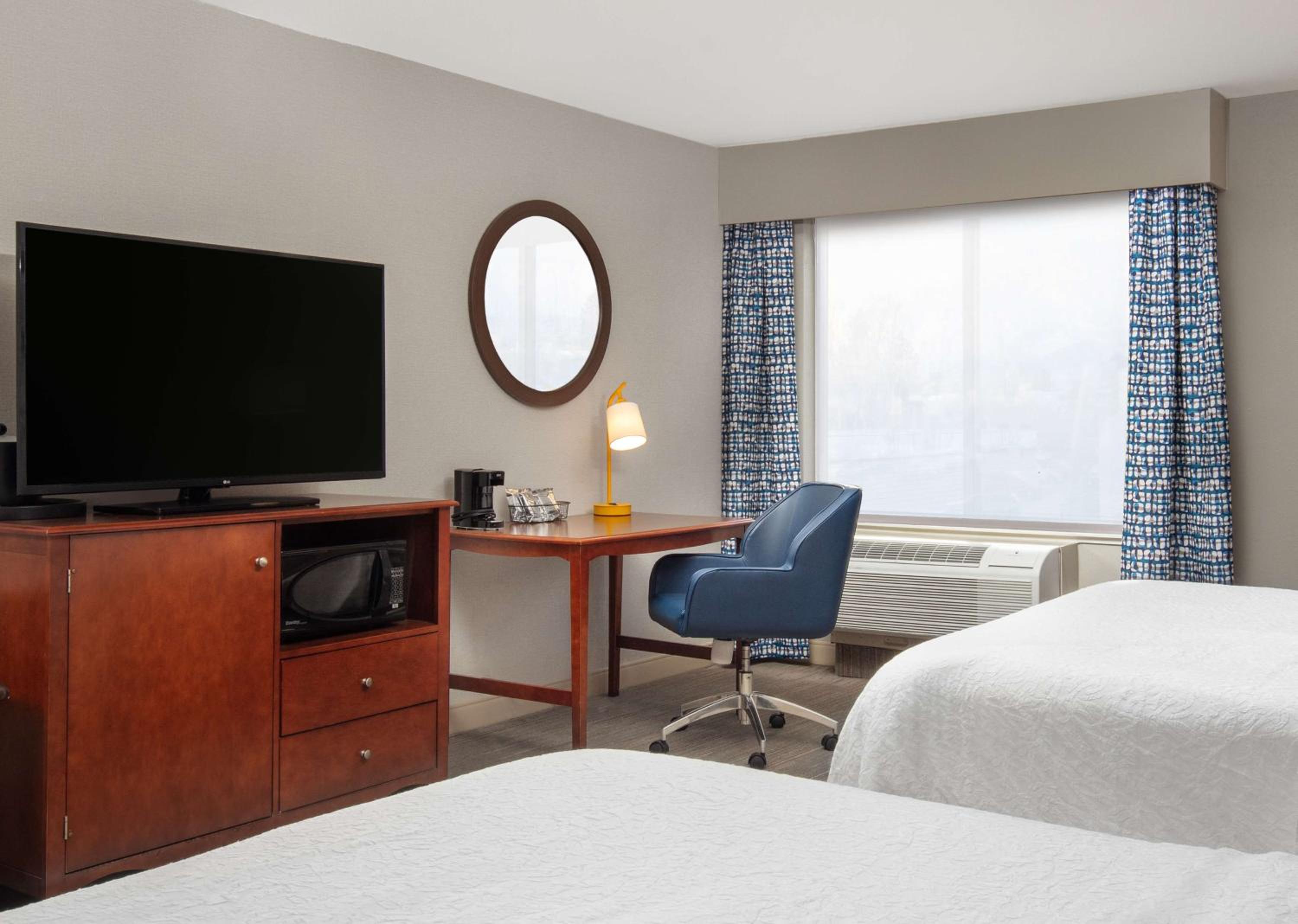 Room with Two Queen Beds - Non-Smoking - Photo 1