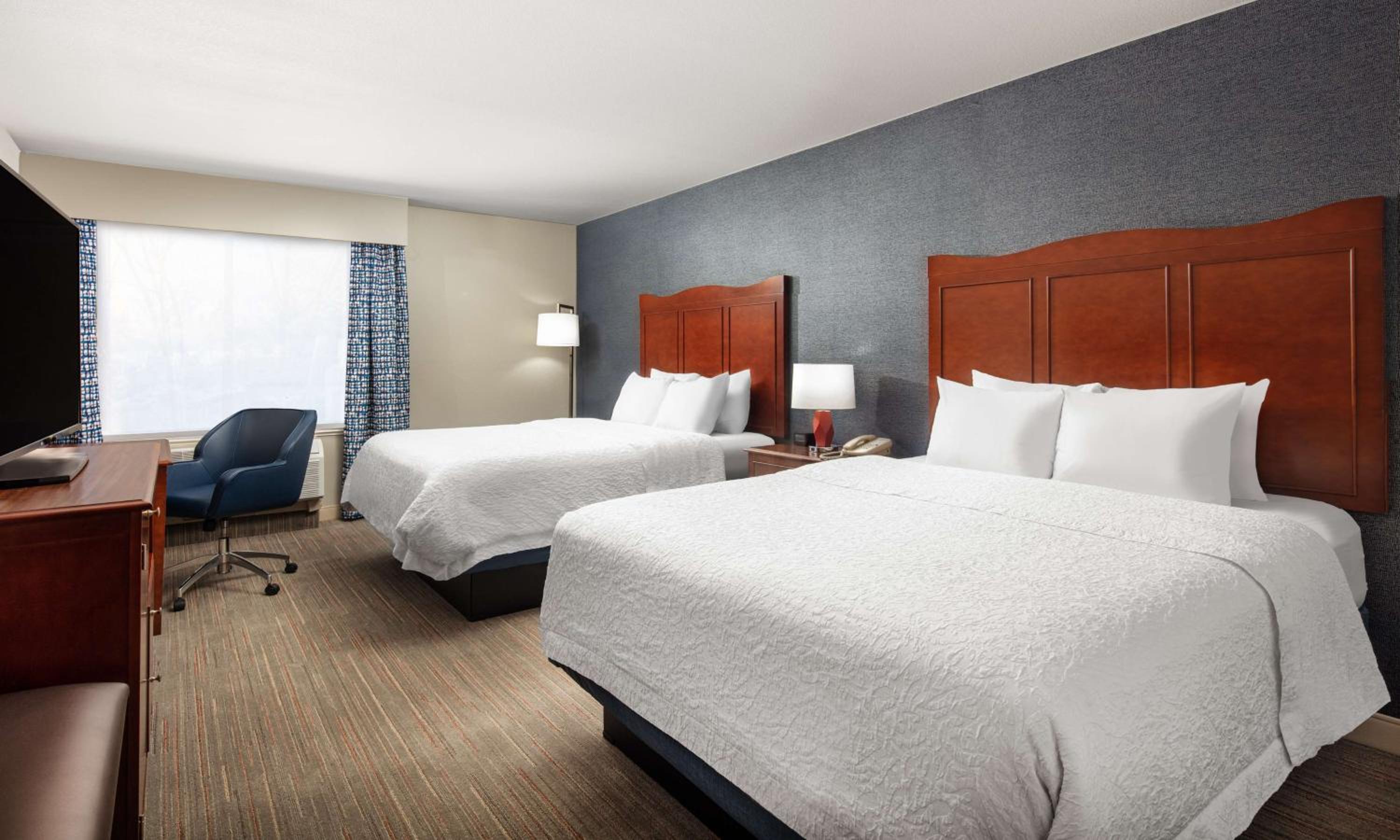 Room with Two Queen Beds - Non-Smoking - Photo 4