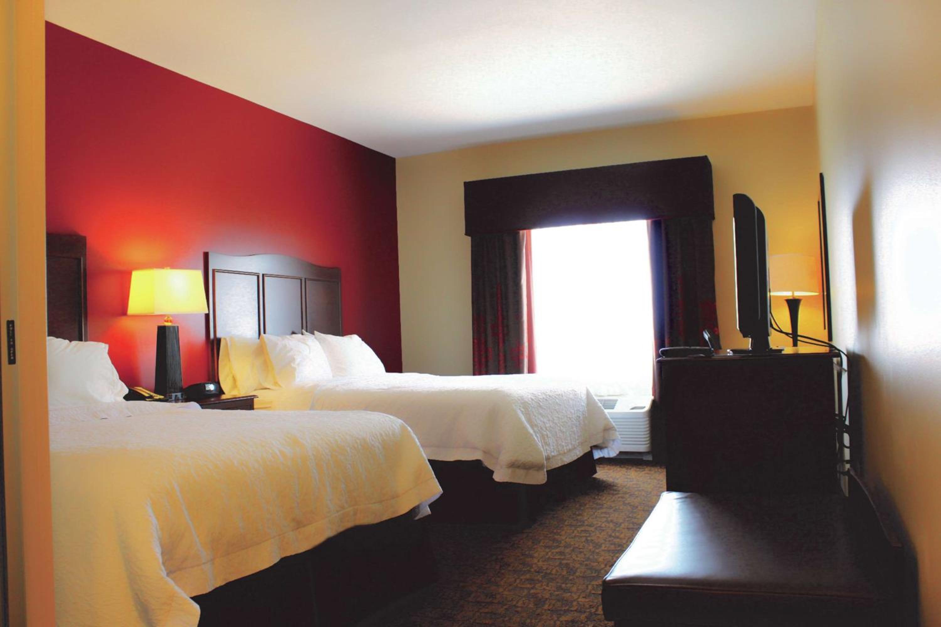 Room with Two Queen Beds - Non-Smoking - Photo 3