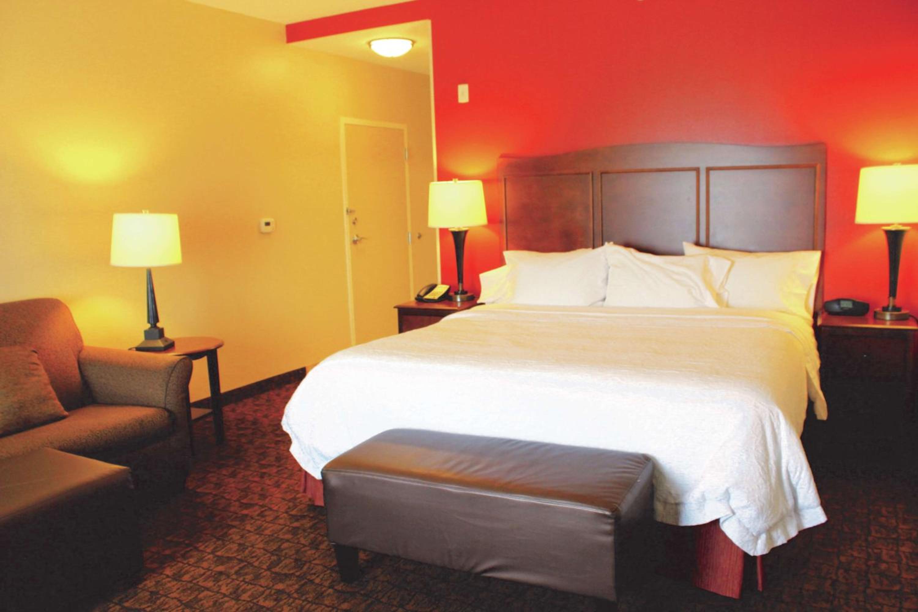 King Room with King Bed - Non-Smoking - Photo 1