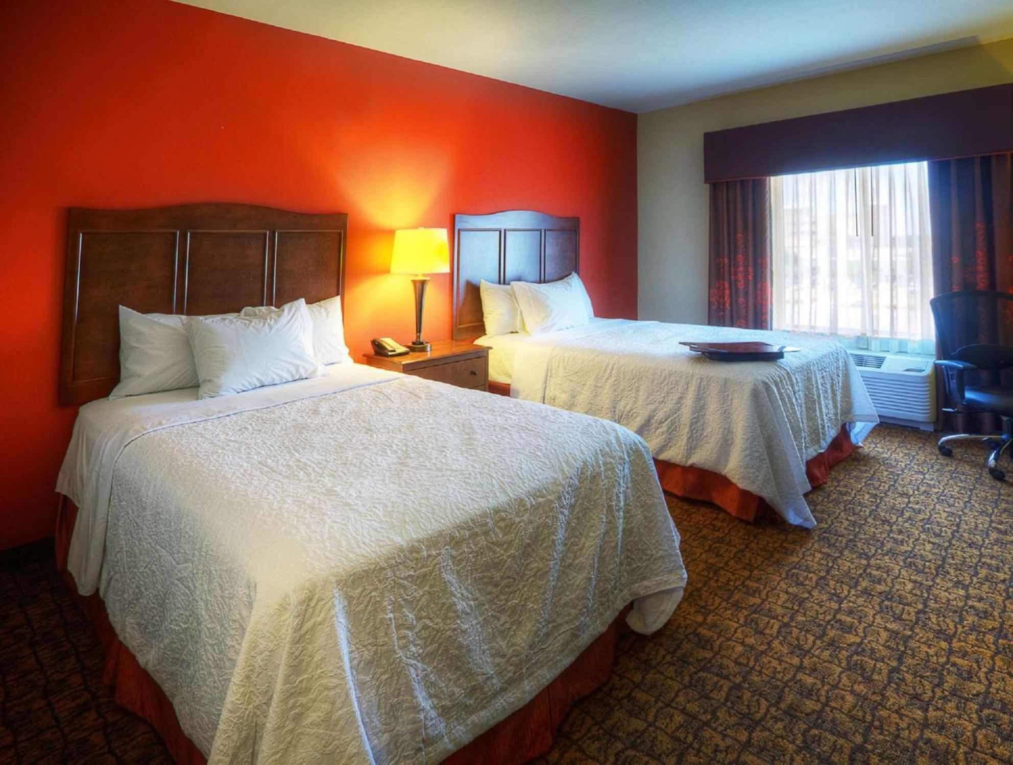 Room with Two Queen Beds - Non-Smoking - Photo 2