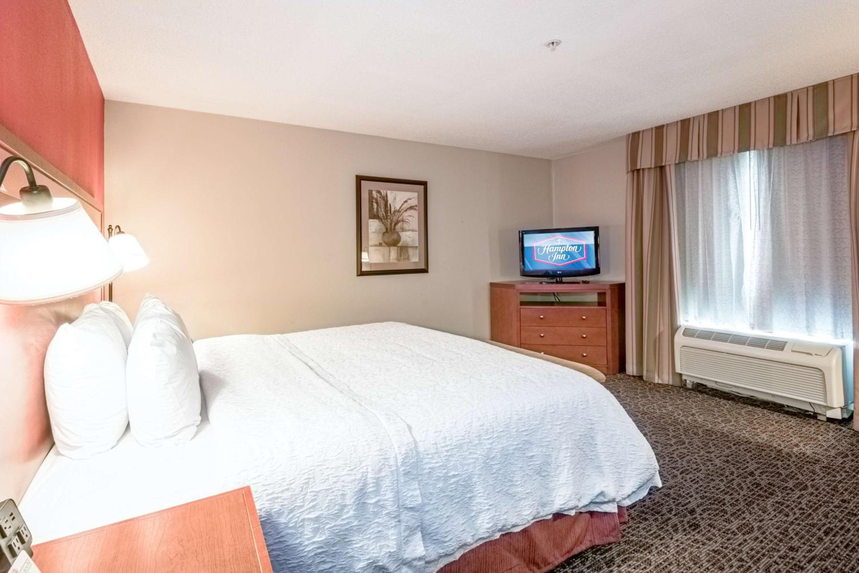 King Room with King Bed - Non-Smoking - Photo 1