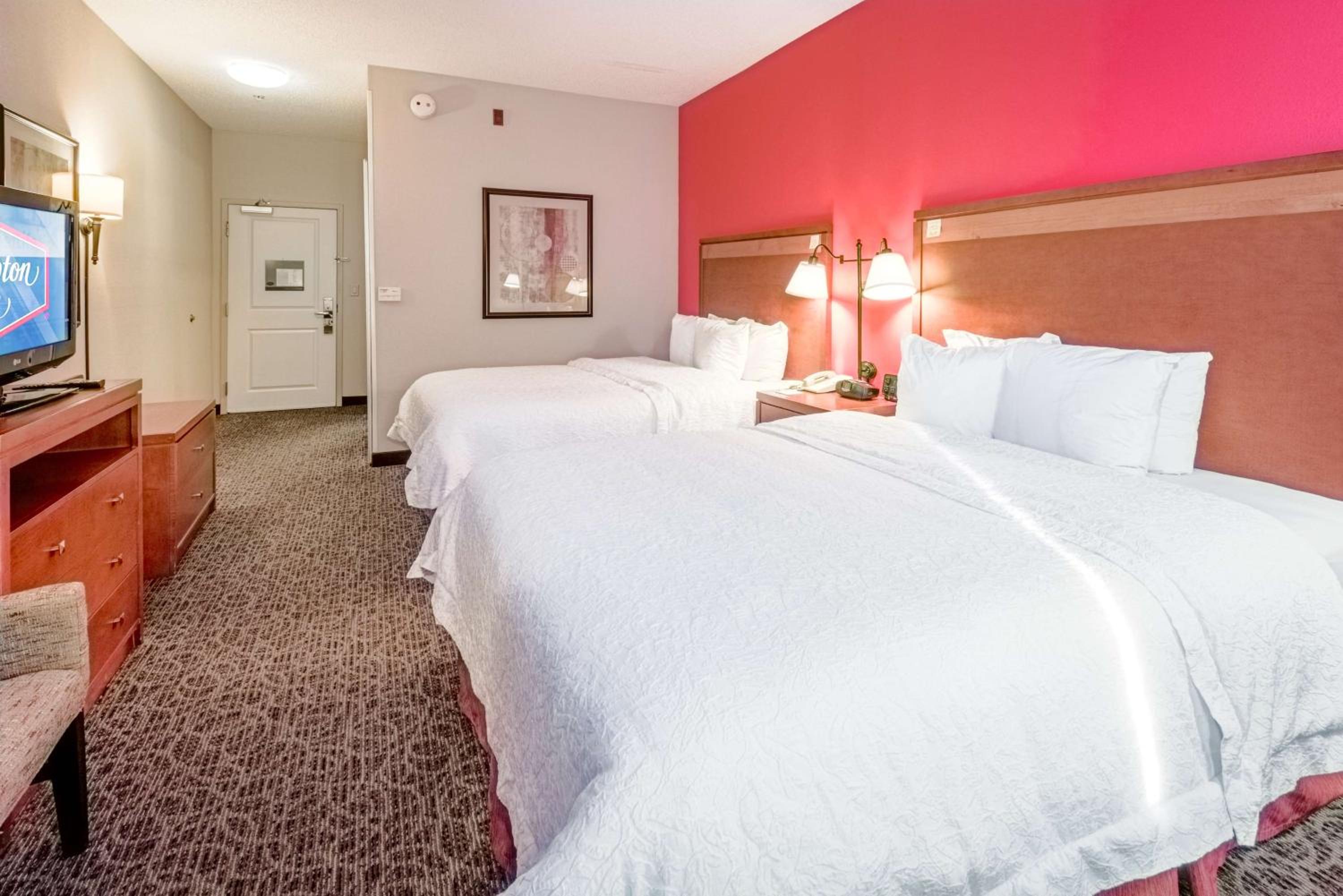 Queen Room with Two Queen Beds - Mobility and Hearing Access/Non-Smoking - Photo 2
