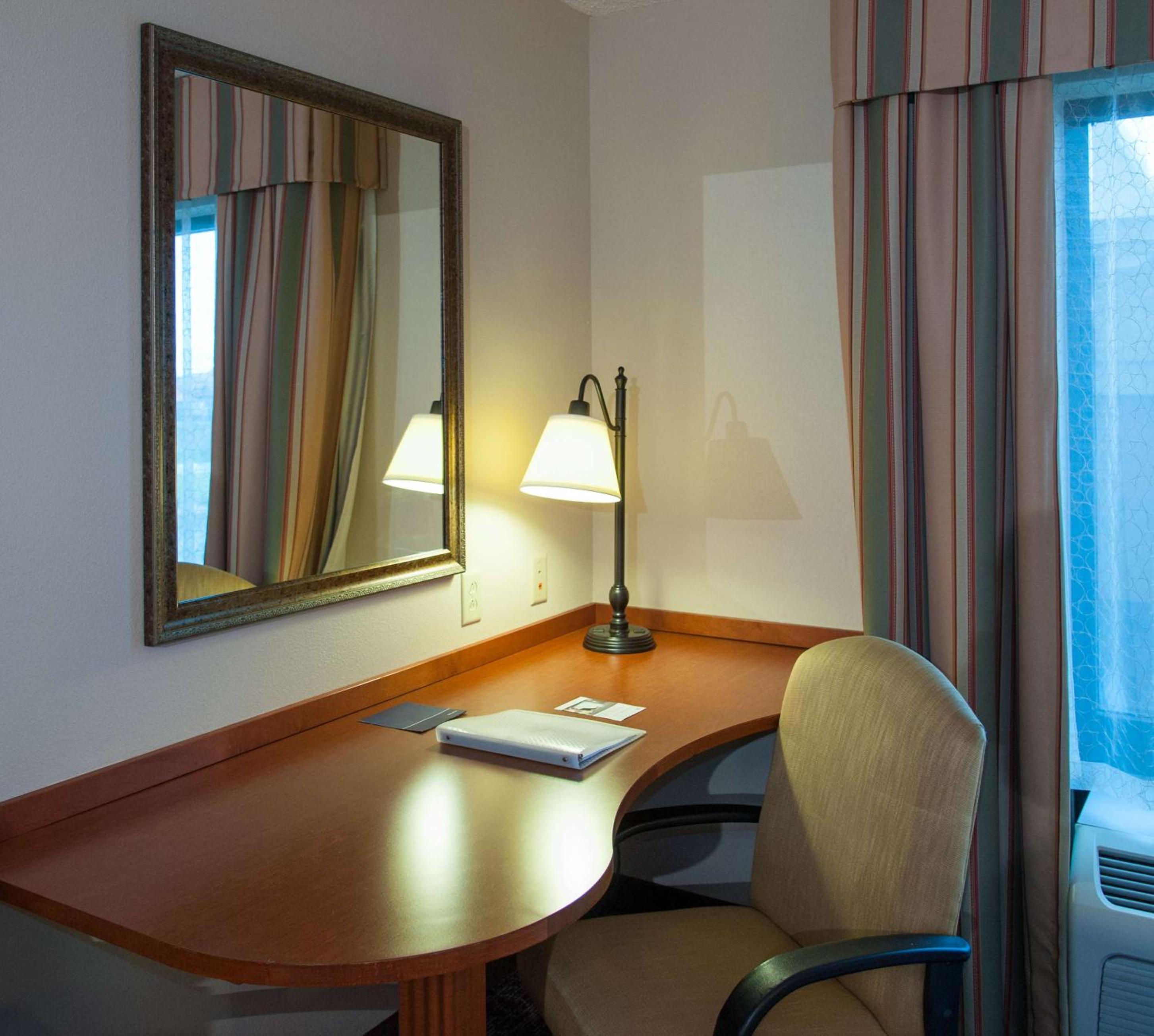 King Room with King Bed - Non-Smoking - Photo 11