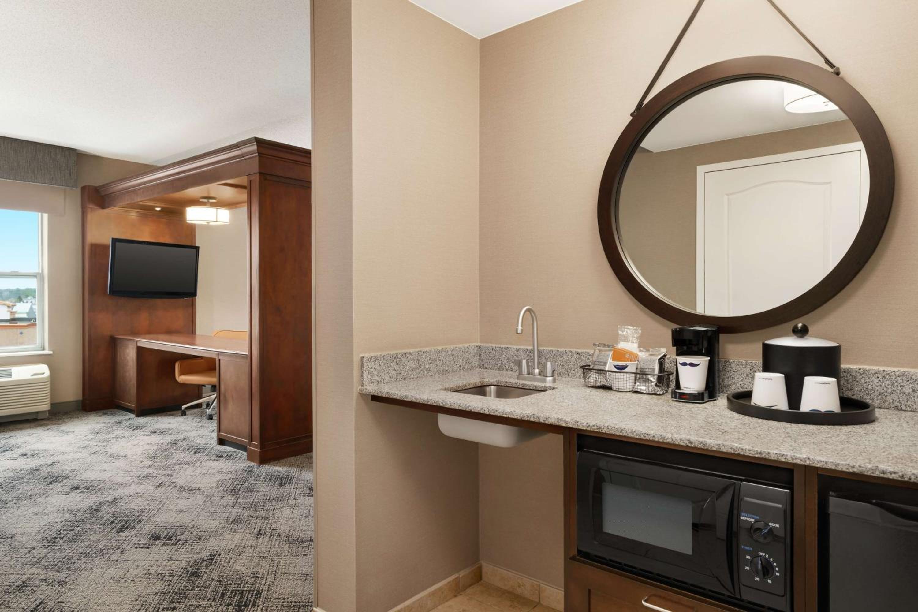 King Studio Suite – Hearing Accessible - Photo 3
