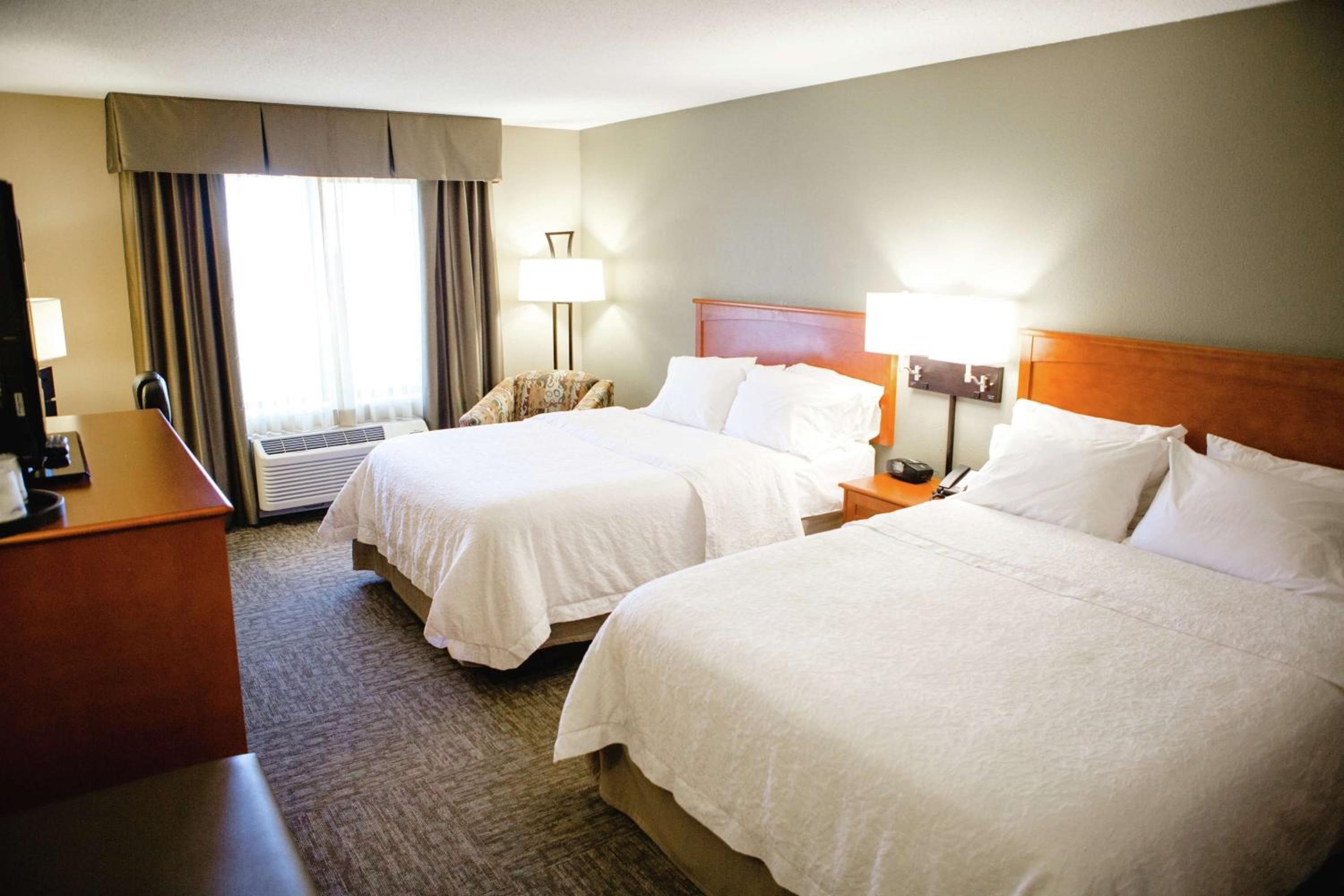 Queen Room with Two Queen Beds and Shower/Bath Tub - Non-Smoking