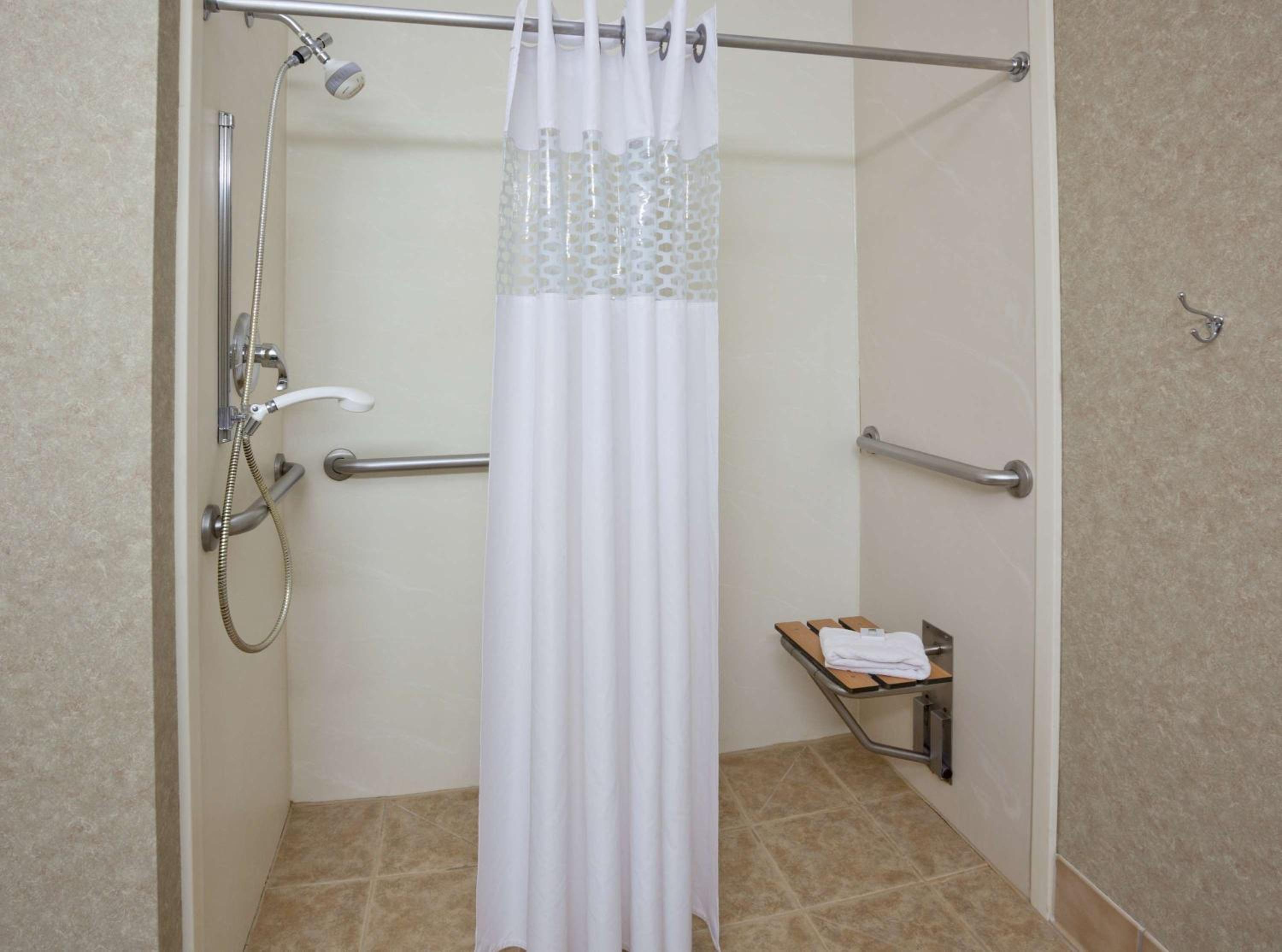 King Room with Roll-in Shower - Mobility Accessible/Non-Smoking photo 2