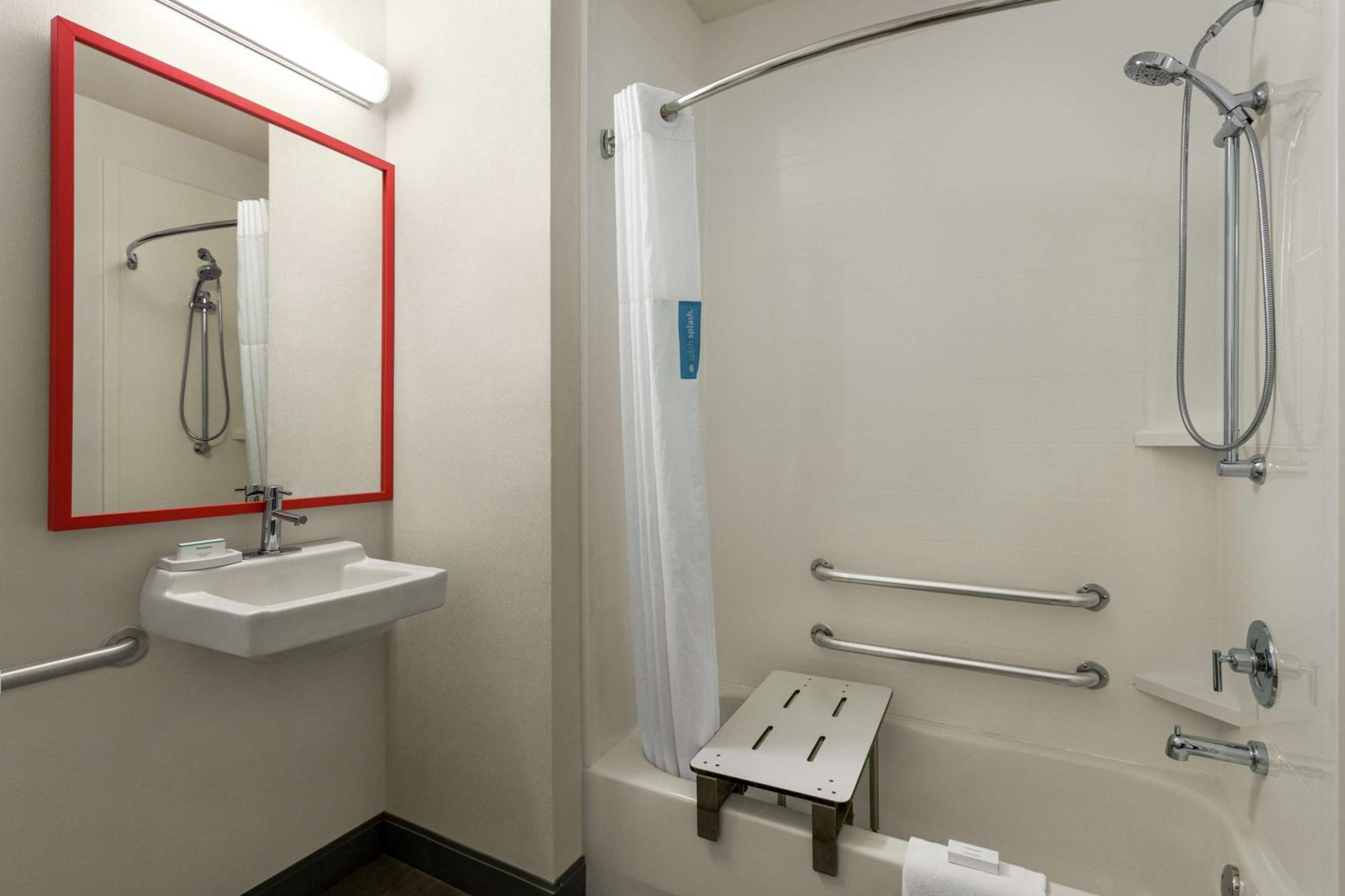 King Room - Mobility Access/Non-Smoking