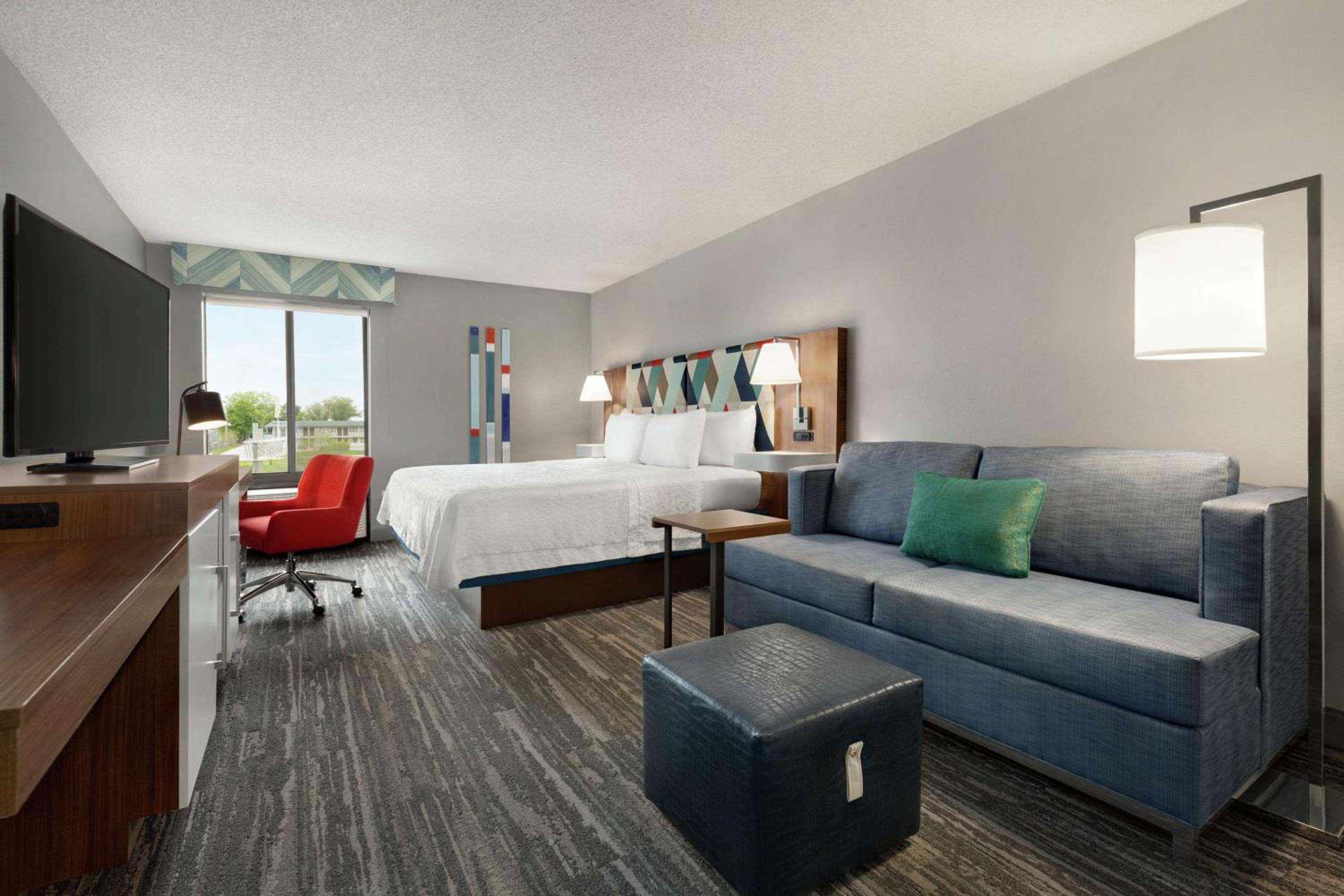 King Room with Sofa Bed and Study - Non-Smoking
