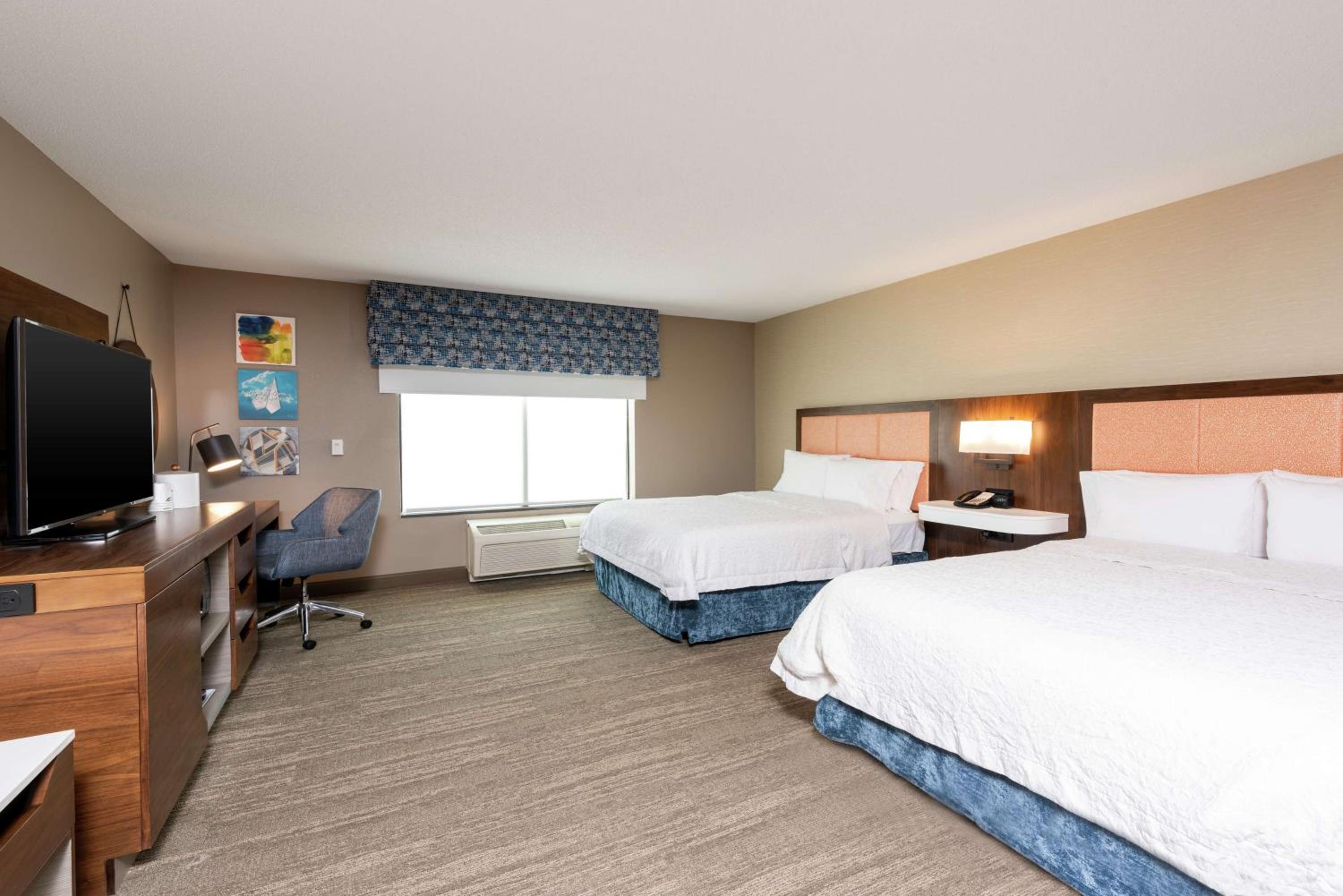Queen Room with Two Queen Beds and Bath Tub - Mobility Access - Photo 3