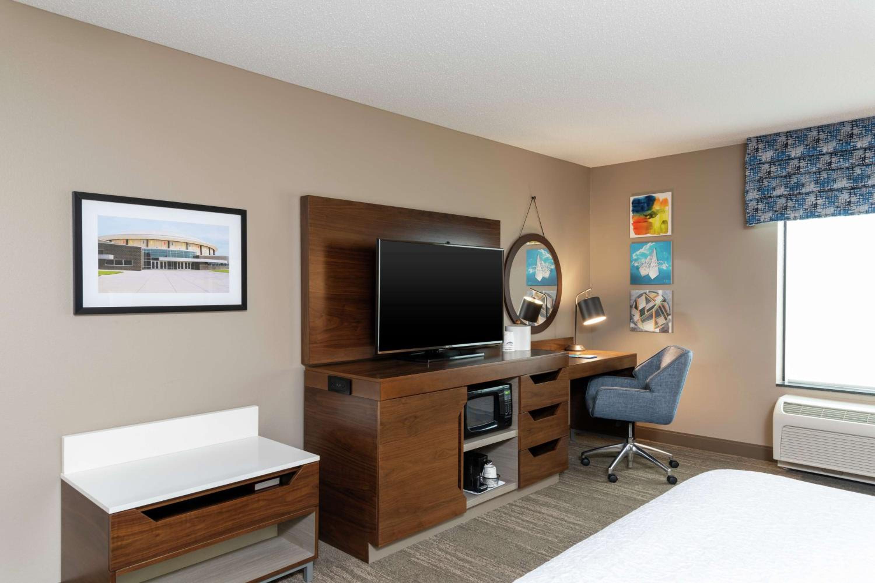 King Room - Non-Smoking - Photo 1