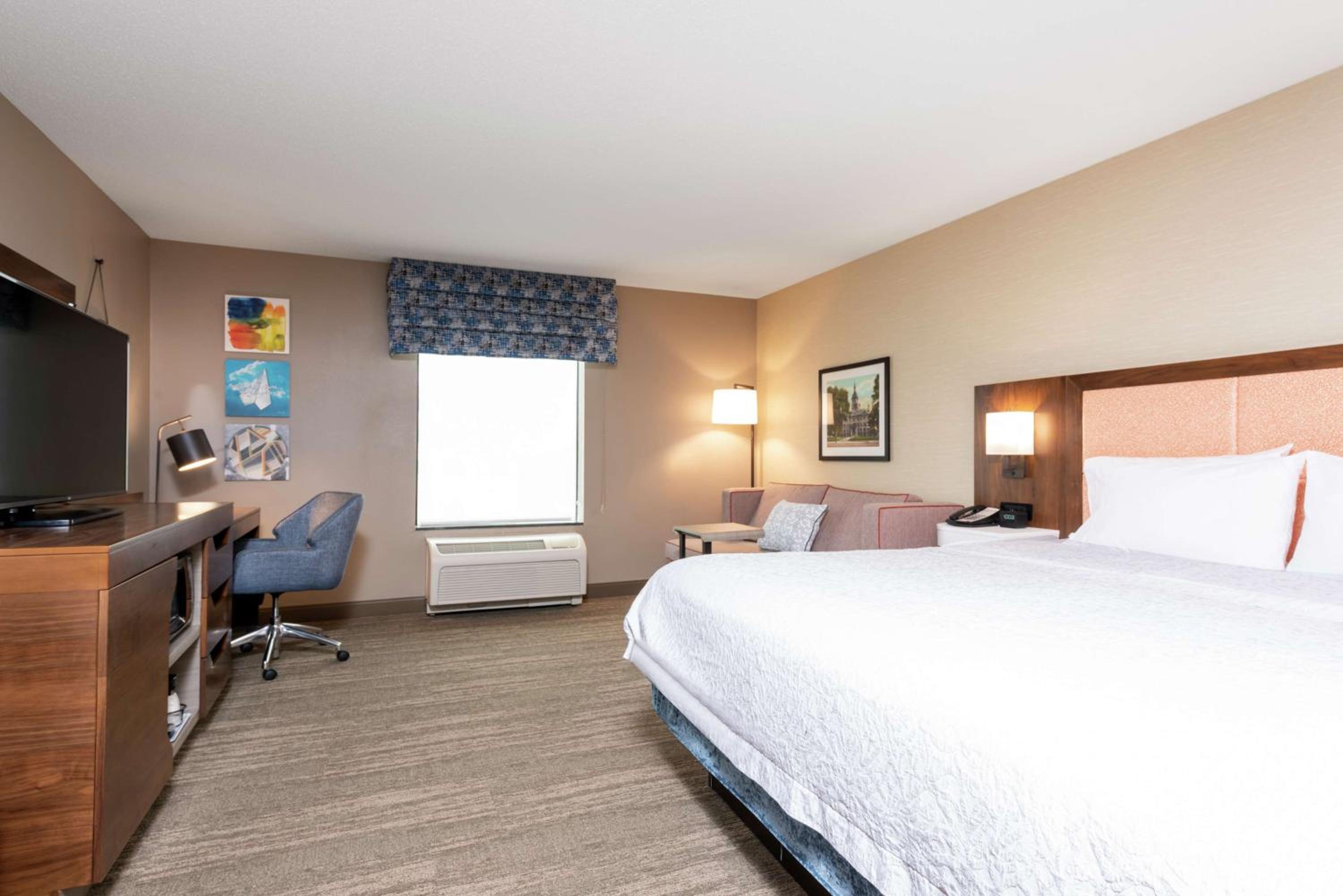 King Room - Non-Smoking - Photo 3
