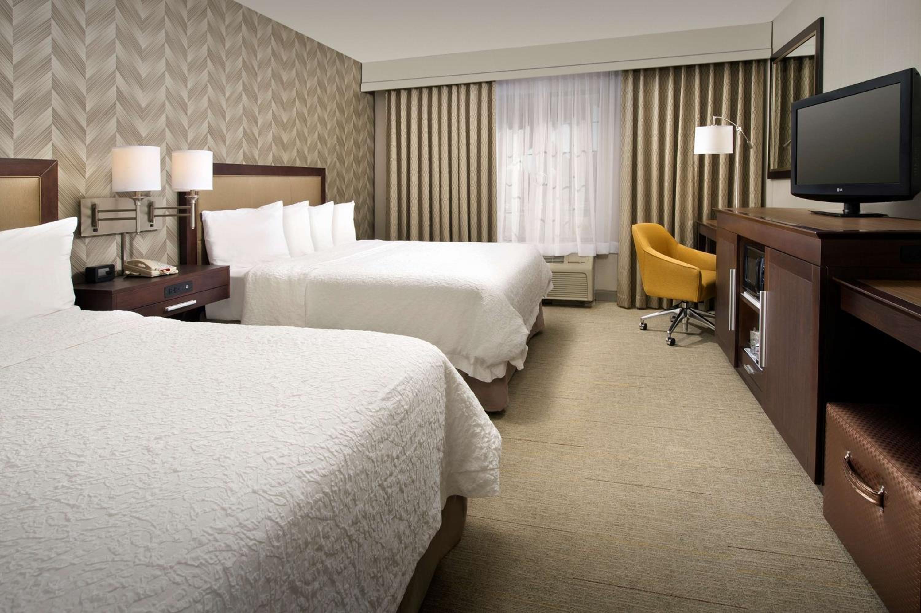 Queen Room with Two Queen Beds - Mobility Access/Non-Smoking - Photo 1