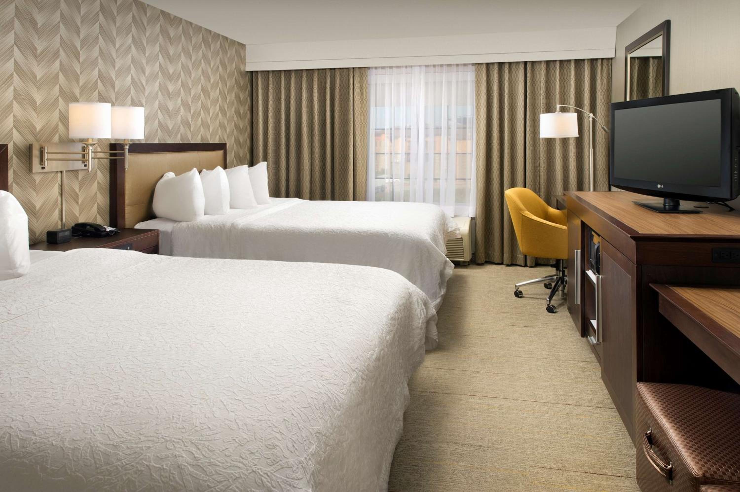 Queen Room with Two Queen Beds - Non-Smoking - Photo 1