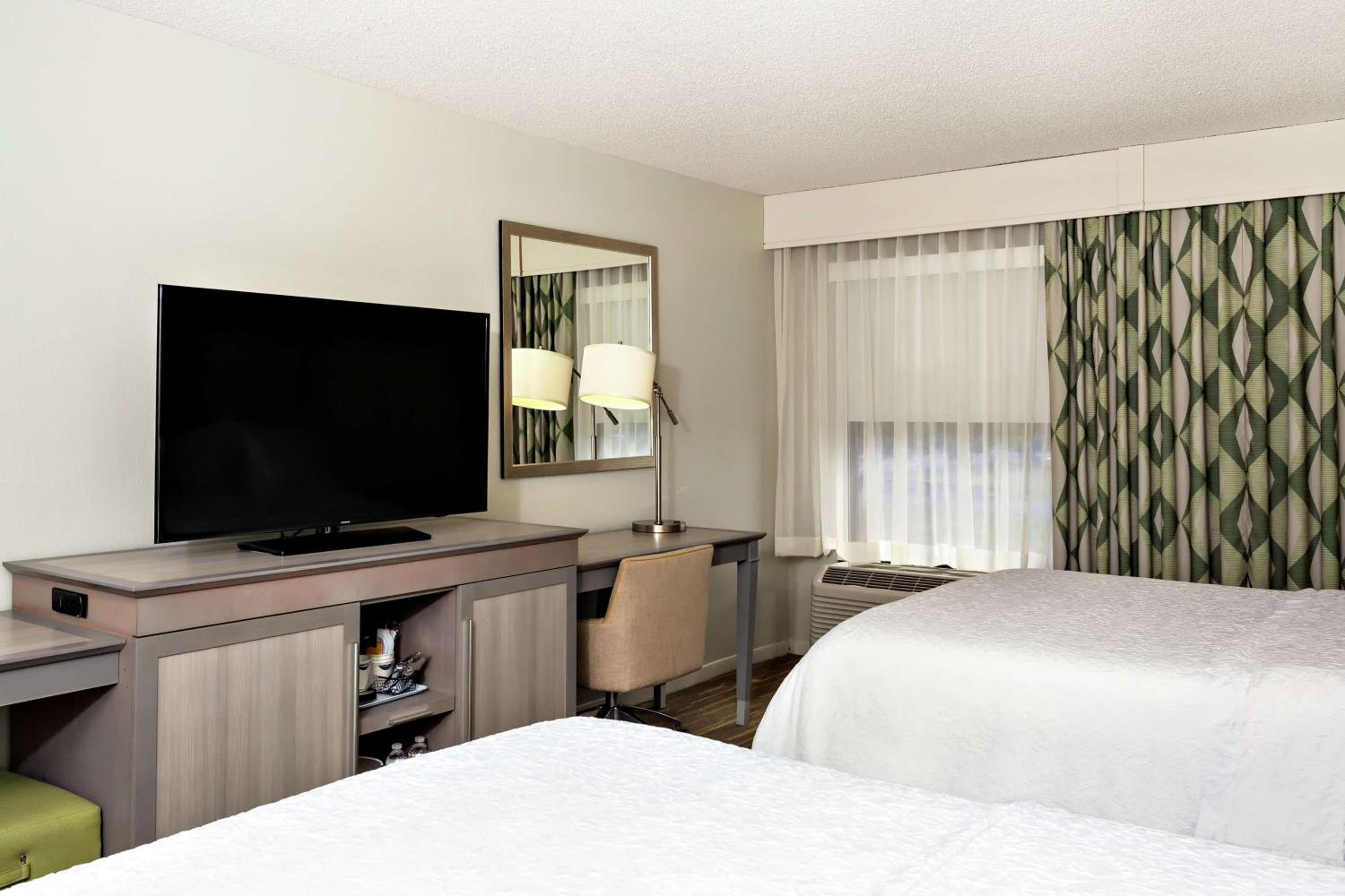 Room with Two Queen Beds - Non-Smoking - Photo 1