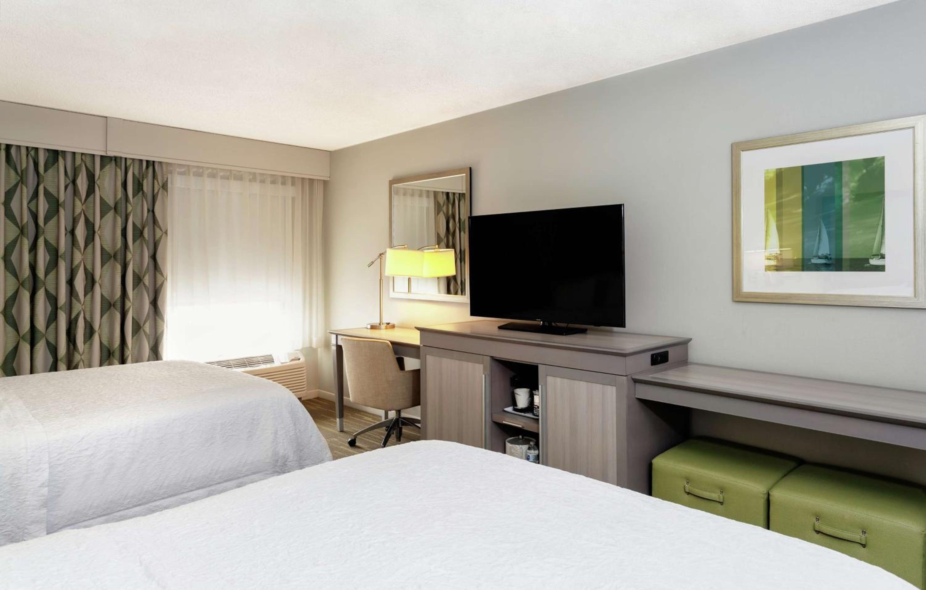 Queen Room with Two Queen Beds - Hearing Access/Non-Smoking - Photo 4