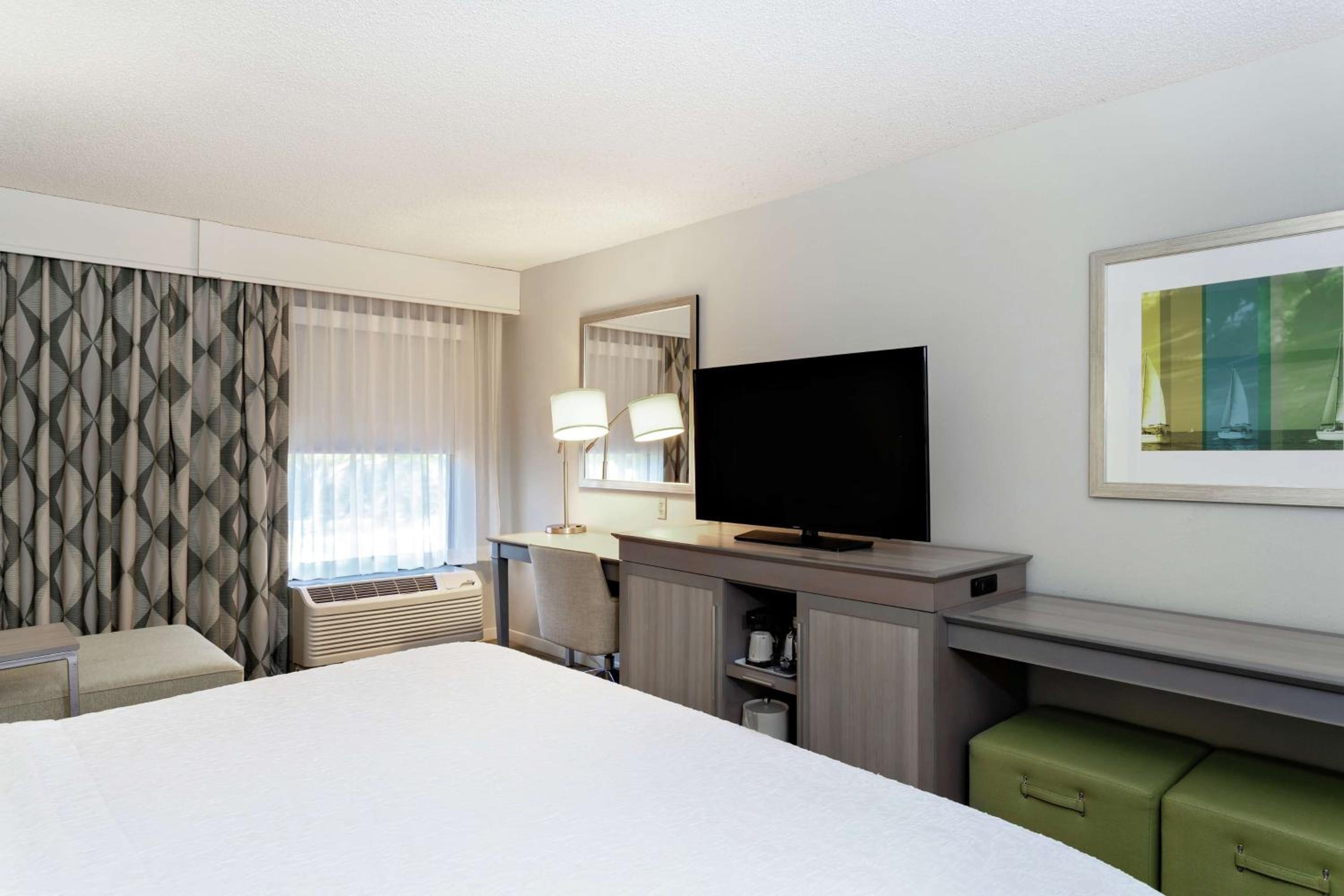 King Room with King Bed - Non-Smoking - Photo 1
