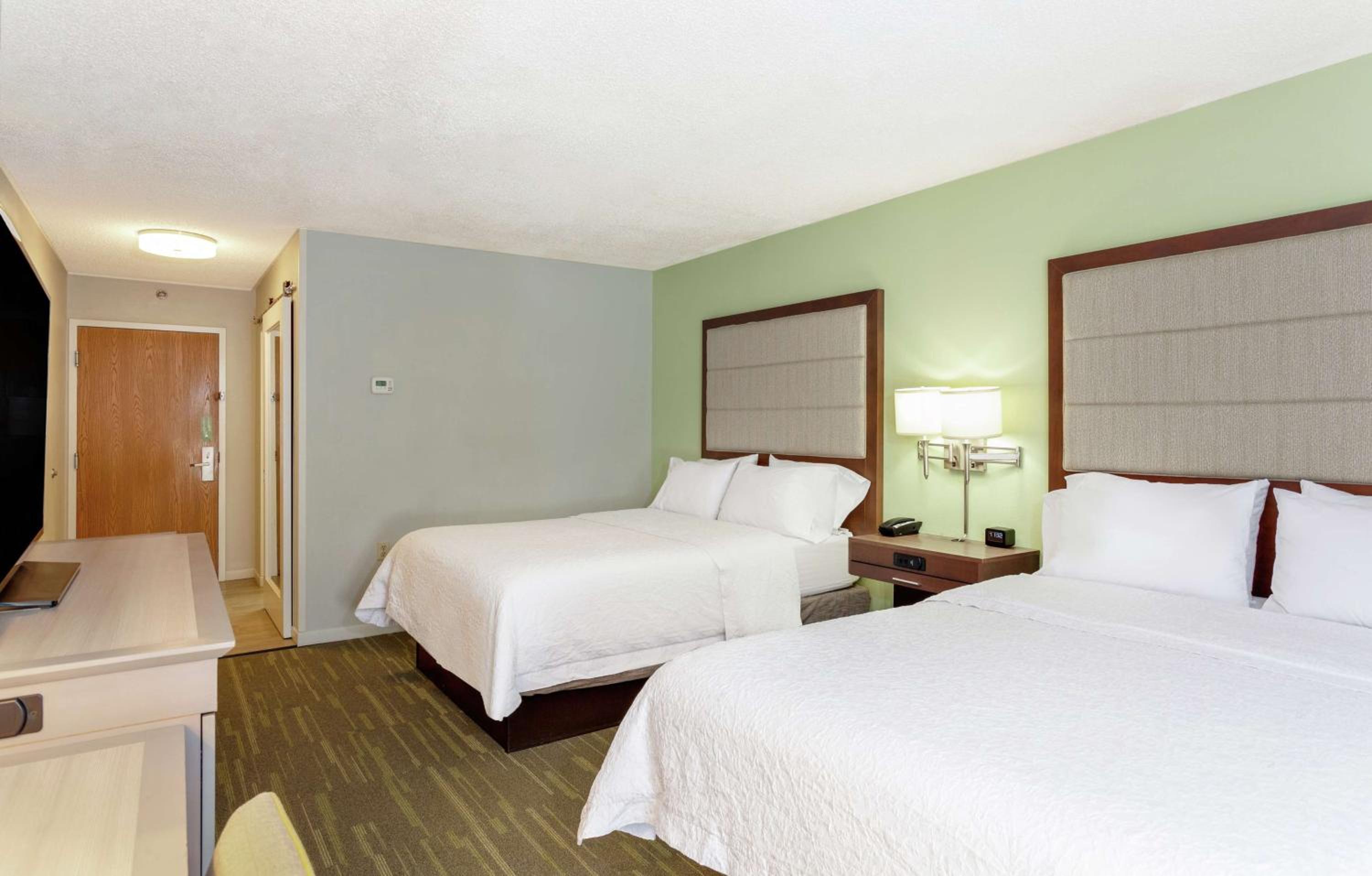 Queen Room with Two Queen Beds - Hearing Access/Non-Smoking - Photo 3
