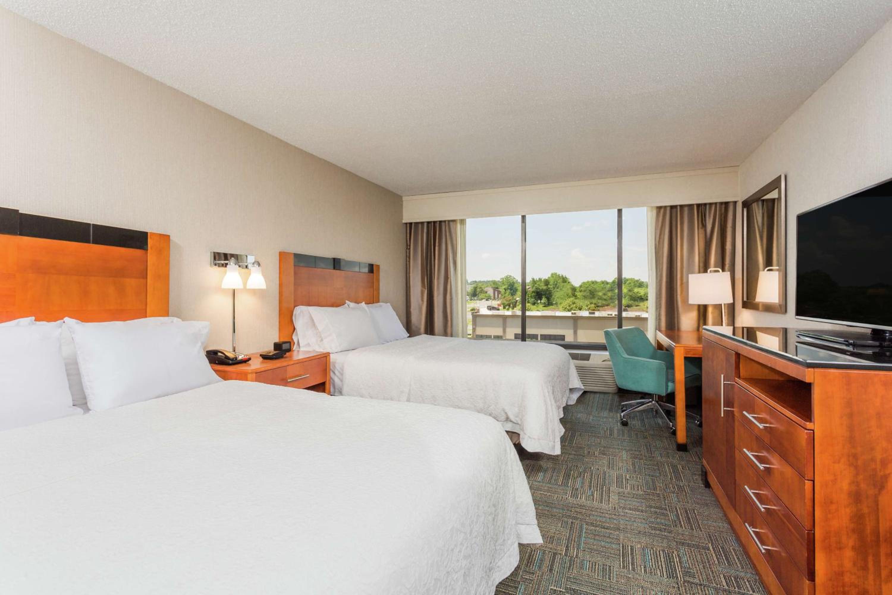 Room with Two Queen Beds - Non-Smoking - Photo 3