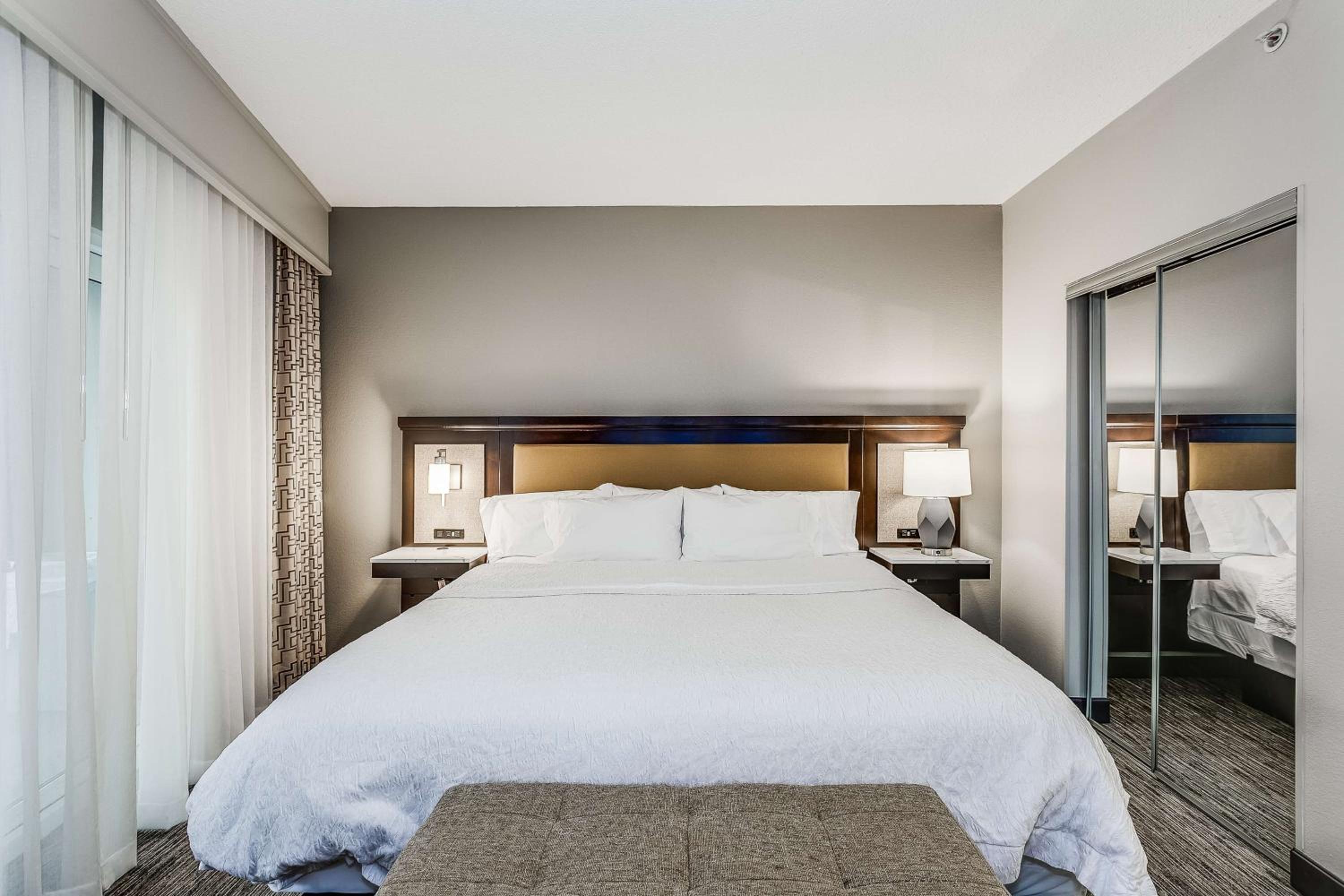 One-Bedroom King Suite - Non-Smoking - Photo 4