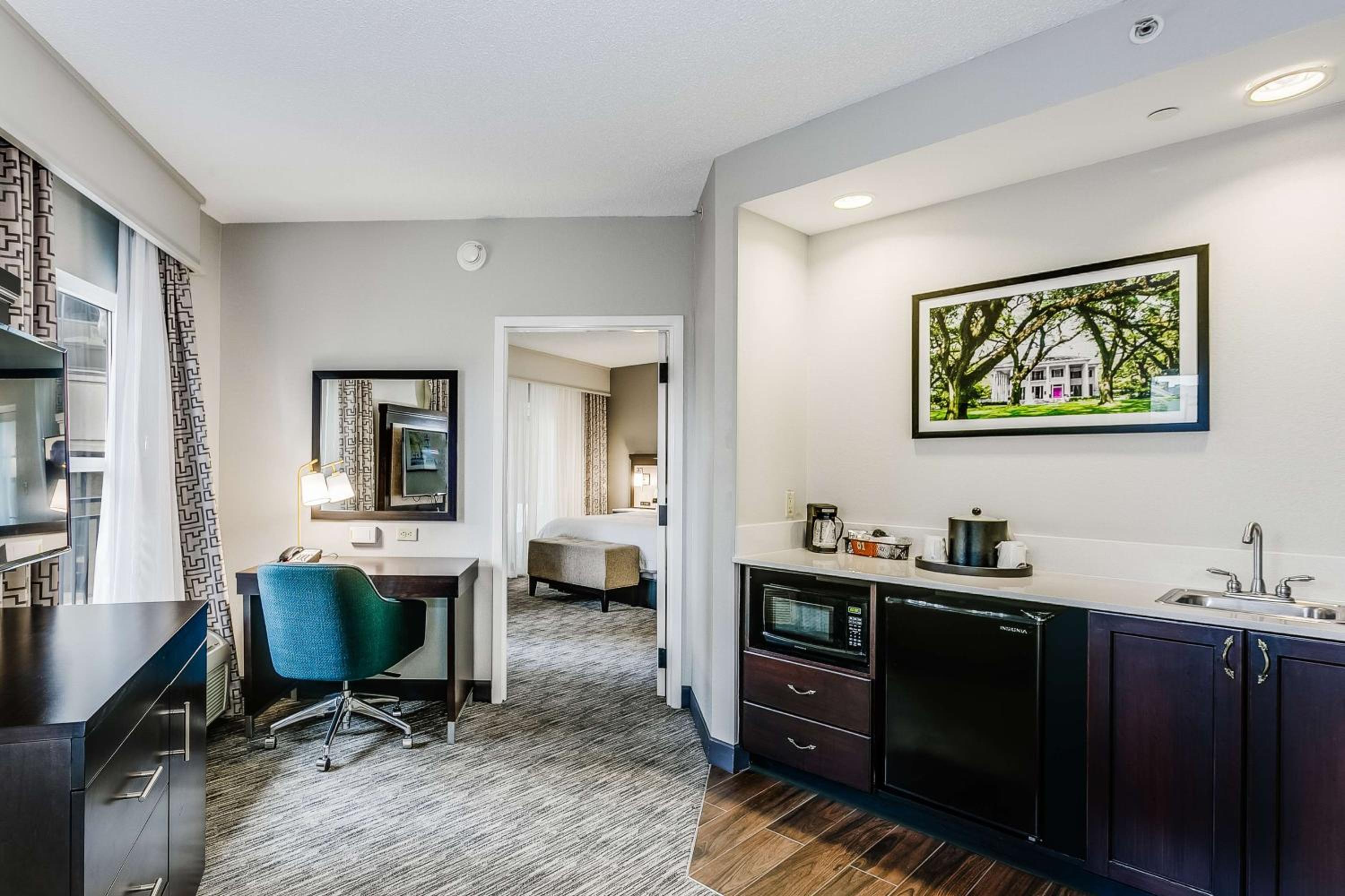 One-Bedroom King Suite - Non-Smoking - Photo 2