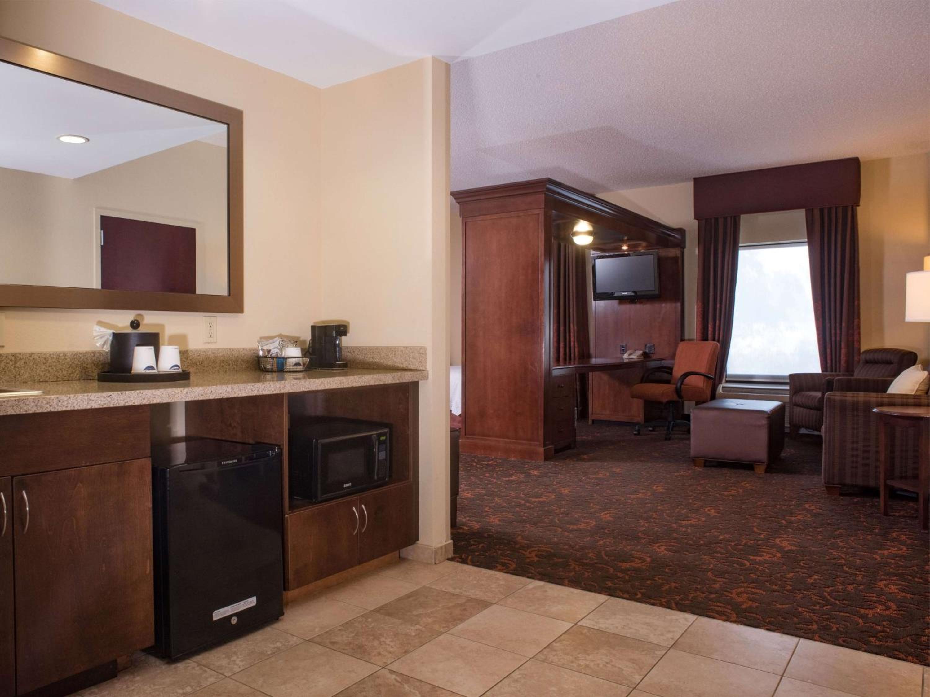 Queen Studio Suite with Two Queen Beds and Sofa Bed - Non-Smoking - Photo 1