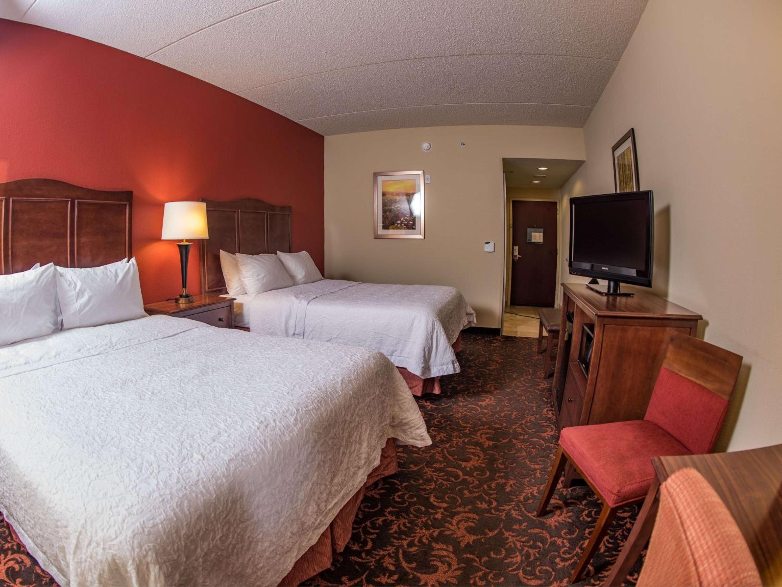 Room with Two Queen Beds - Non-Smoking - Photo 1