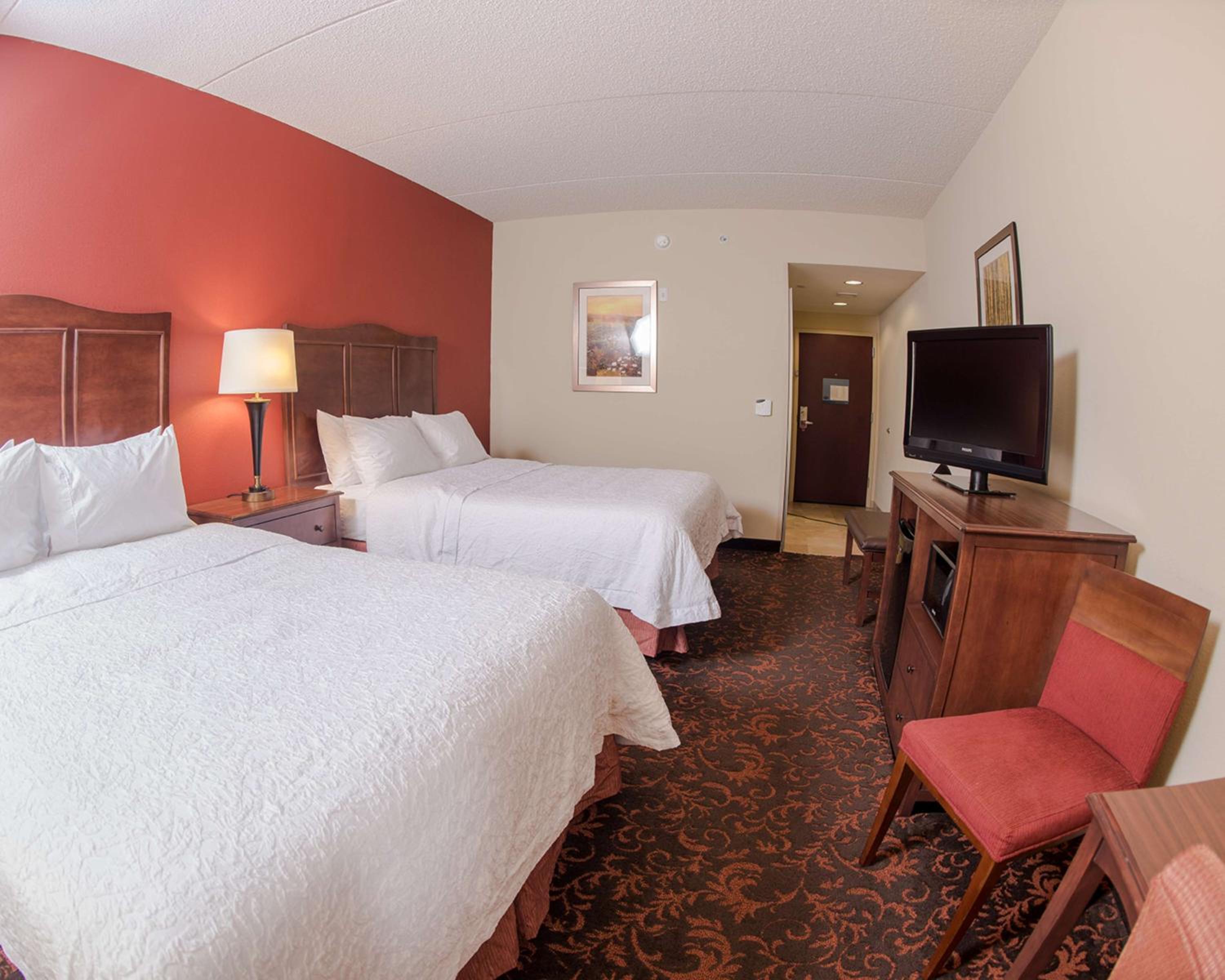 Room with Two Queen Beds - Non-Smoking - Photo 4