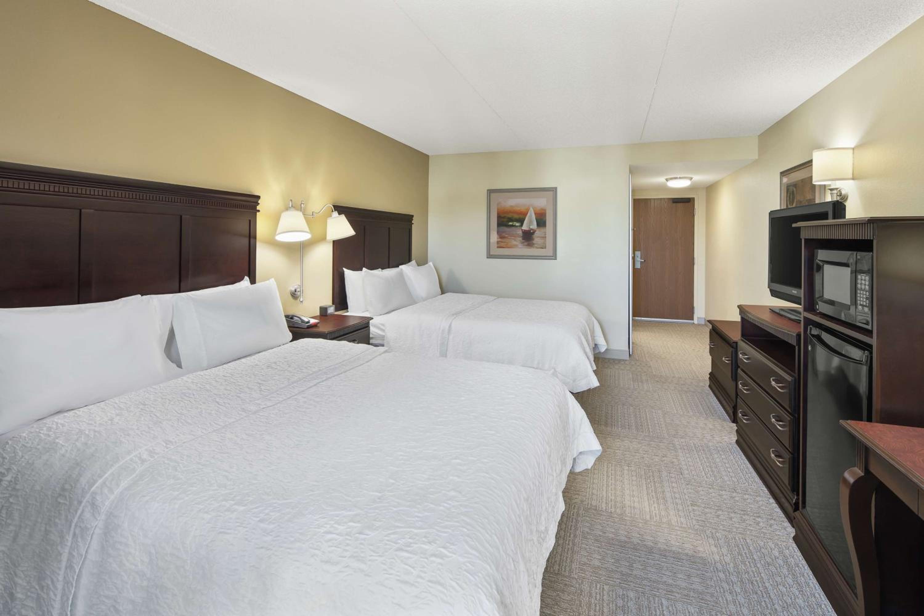 Queen Room with Two Queen Beds and Balcony - Third Floor/Non-Smoking - Photo 2
