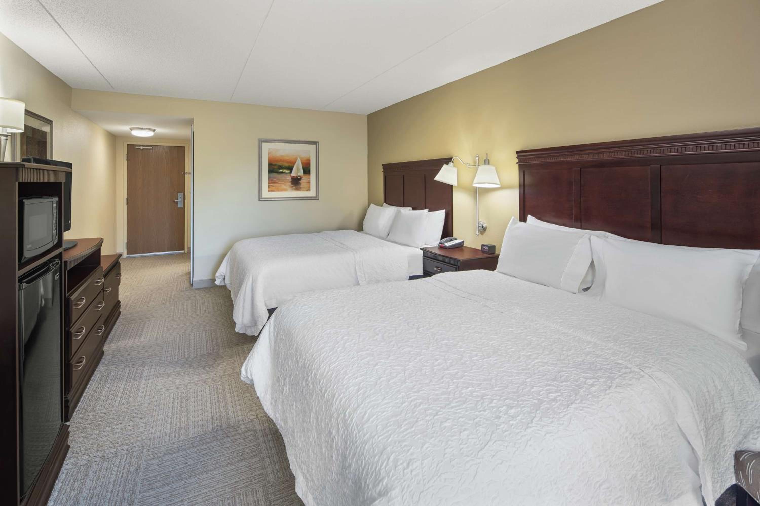 Queen Room with Two Queen Beds - Non-Smoking - Photo 3
