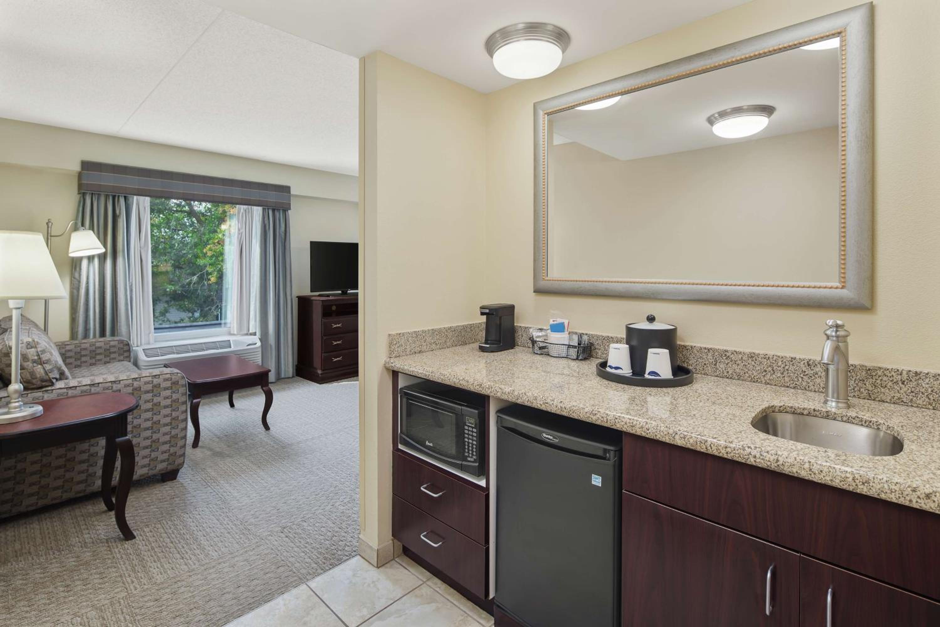 King Studio Suite - Non-Smoking - Photo 3