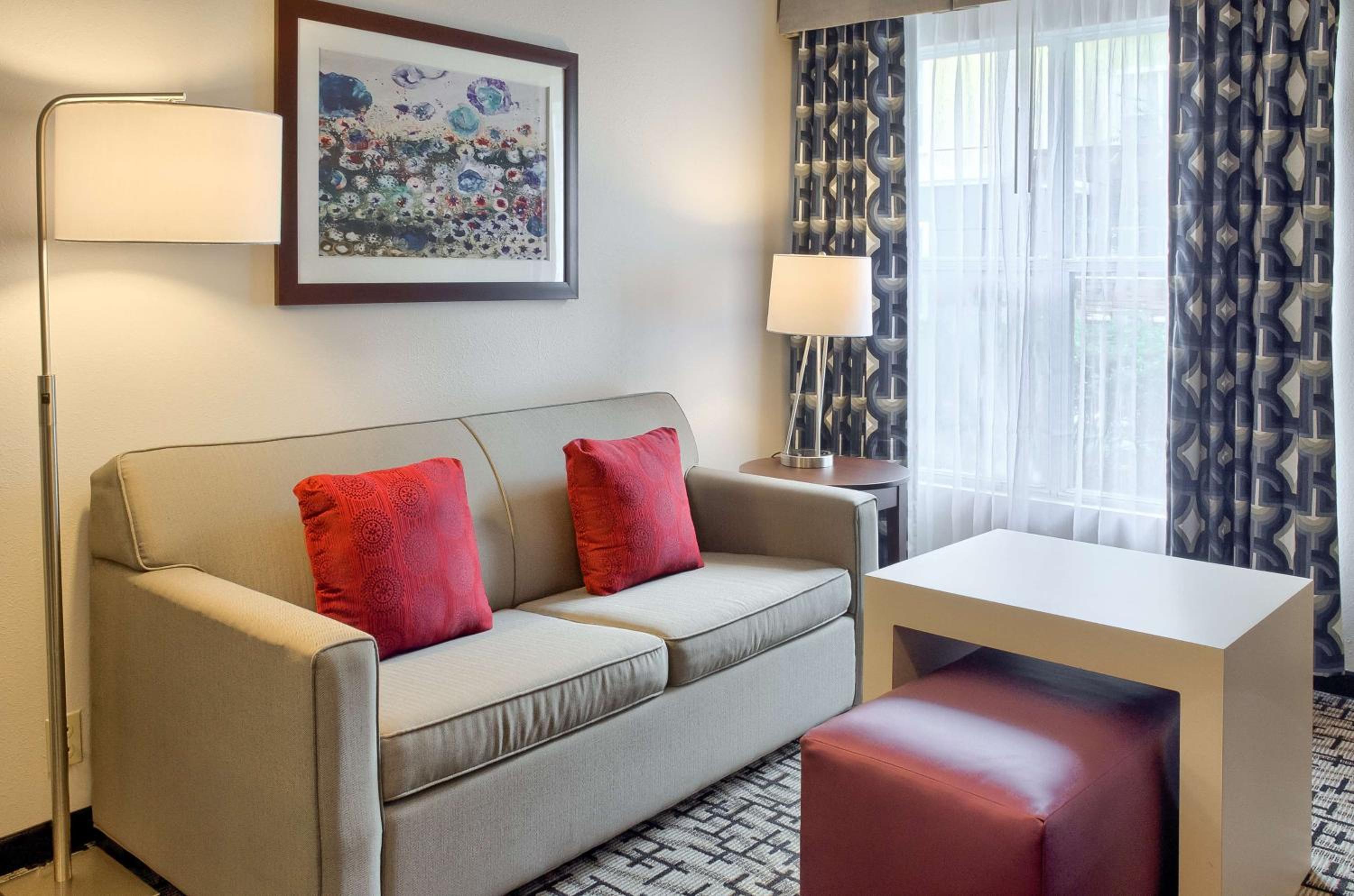 One-Bedroom King Suite - Non-Smoking photo 2