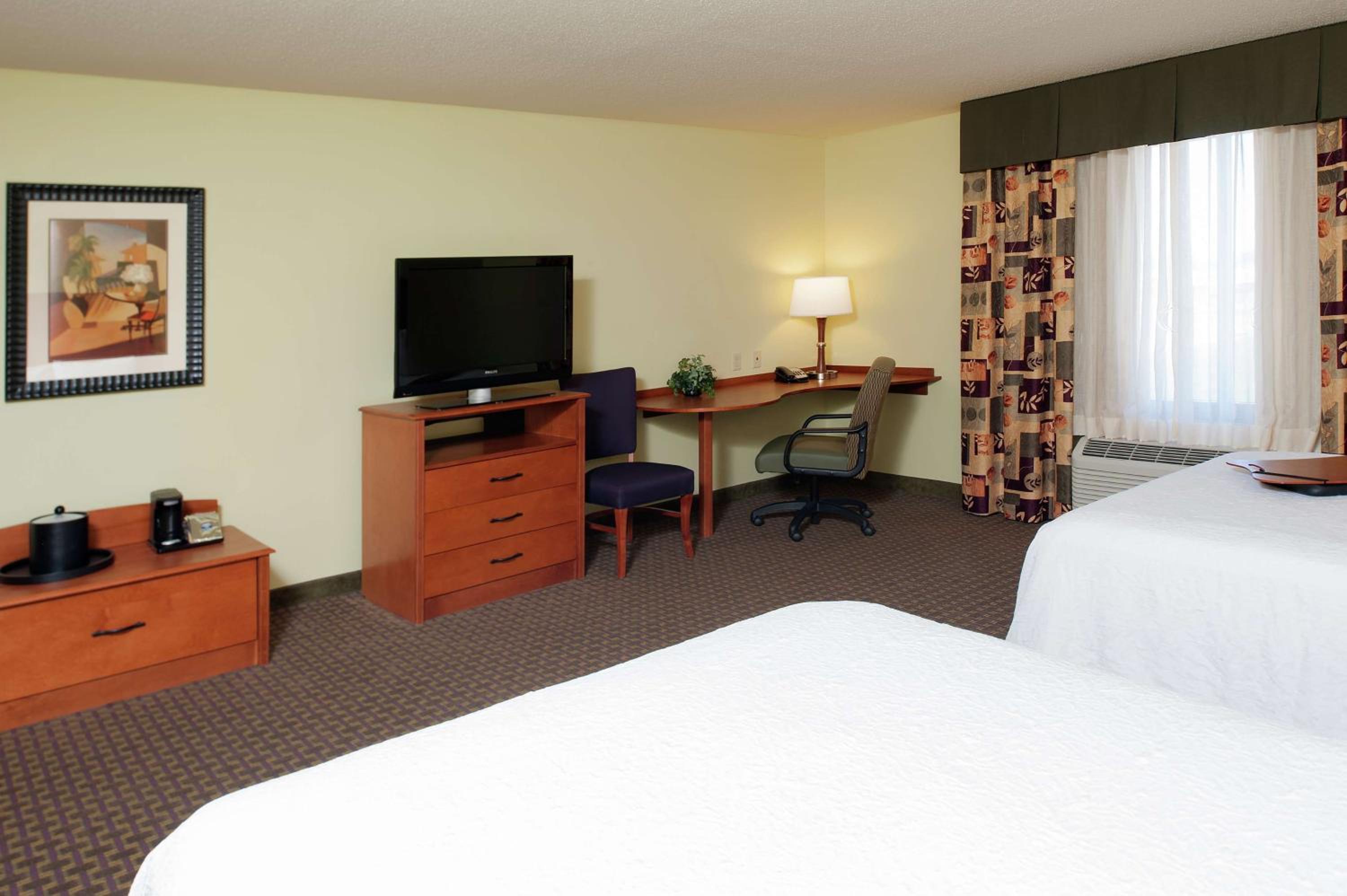 Room with Two Queen Beds - Non-Smoking - Photo 1