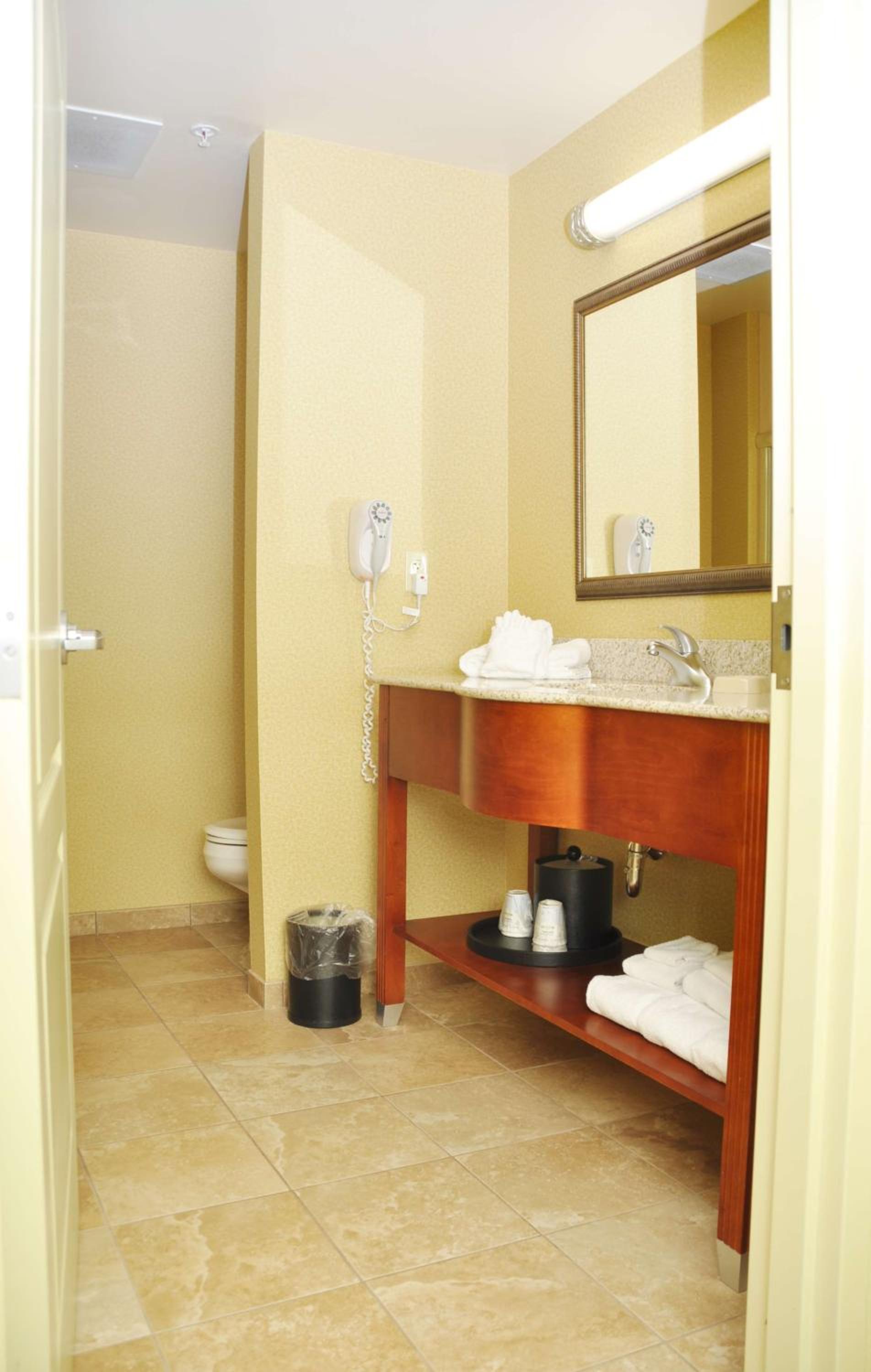 King Room with King Bed - Non-Smoking - Photo 3